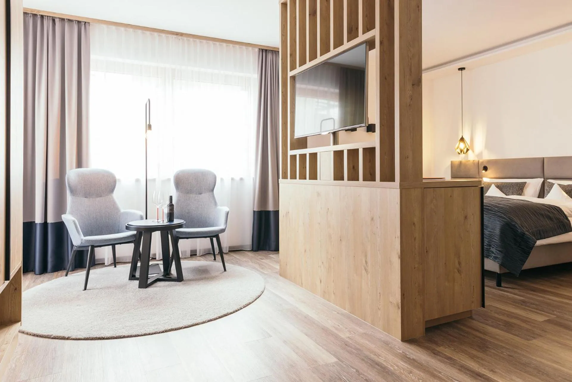 Photo of the whole room, Bed in Das Kaiserblick 4 Sterne Superior