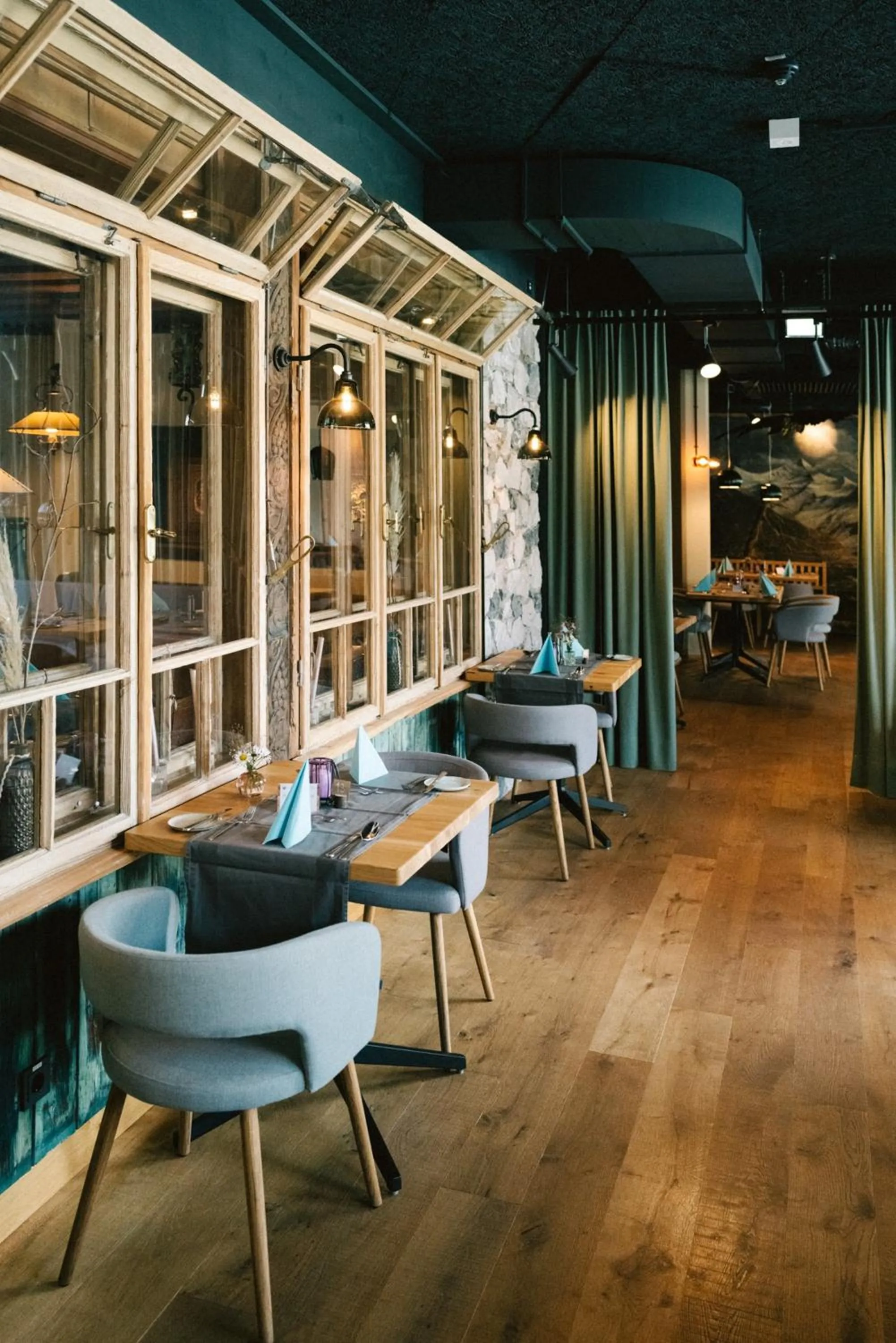 Restaurant/places to eat in Venediger Lodge