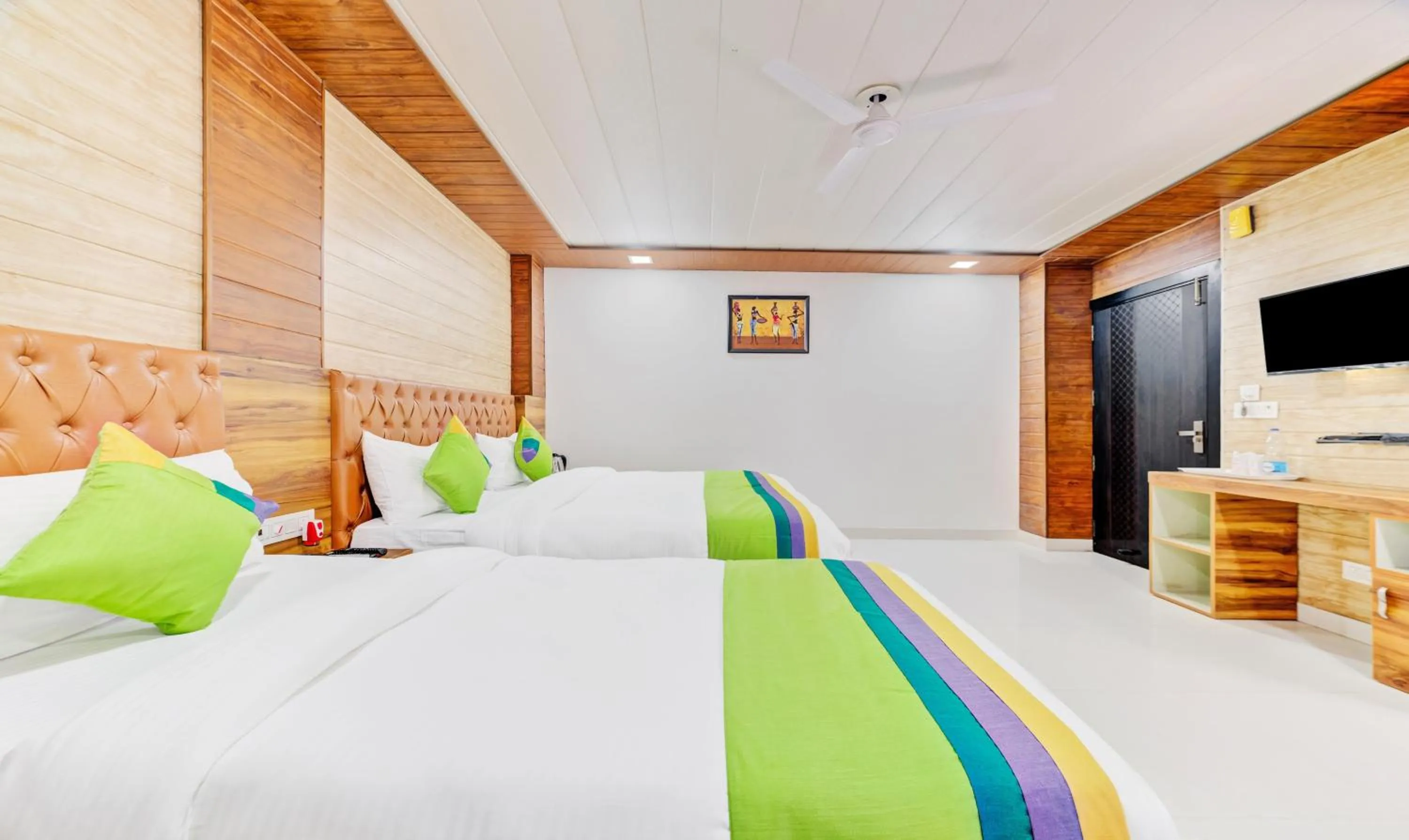 Communal lounge/ TV room in Hotel Nysha Palace Near IGI Airport