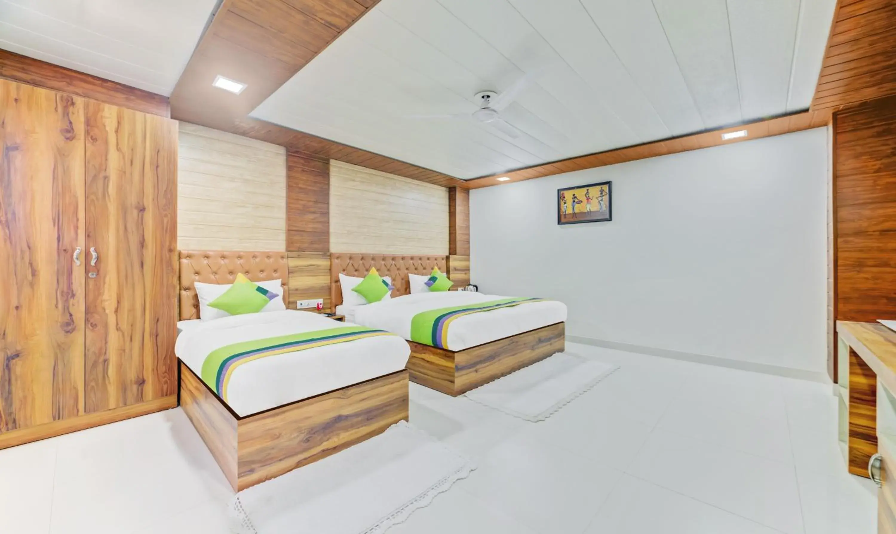 Family Suite in Hotel Nysha Palace Near IGI Airport Family Suite in Hotel Nysha Palace Near IGI Airport