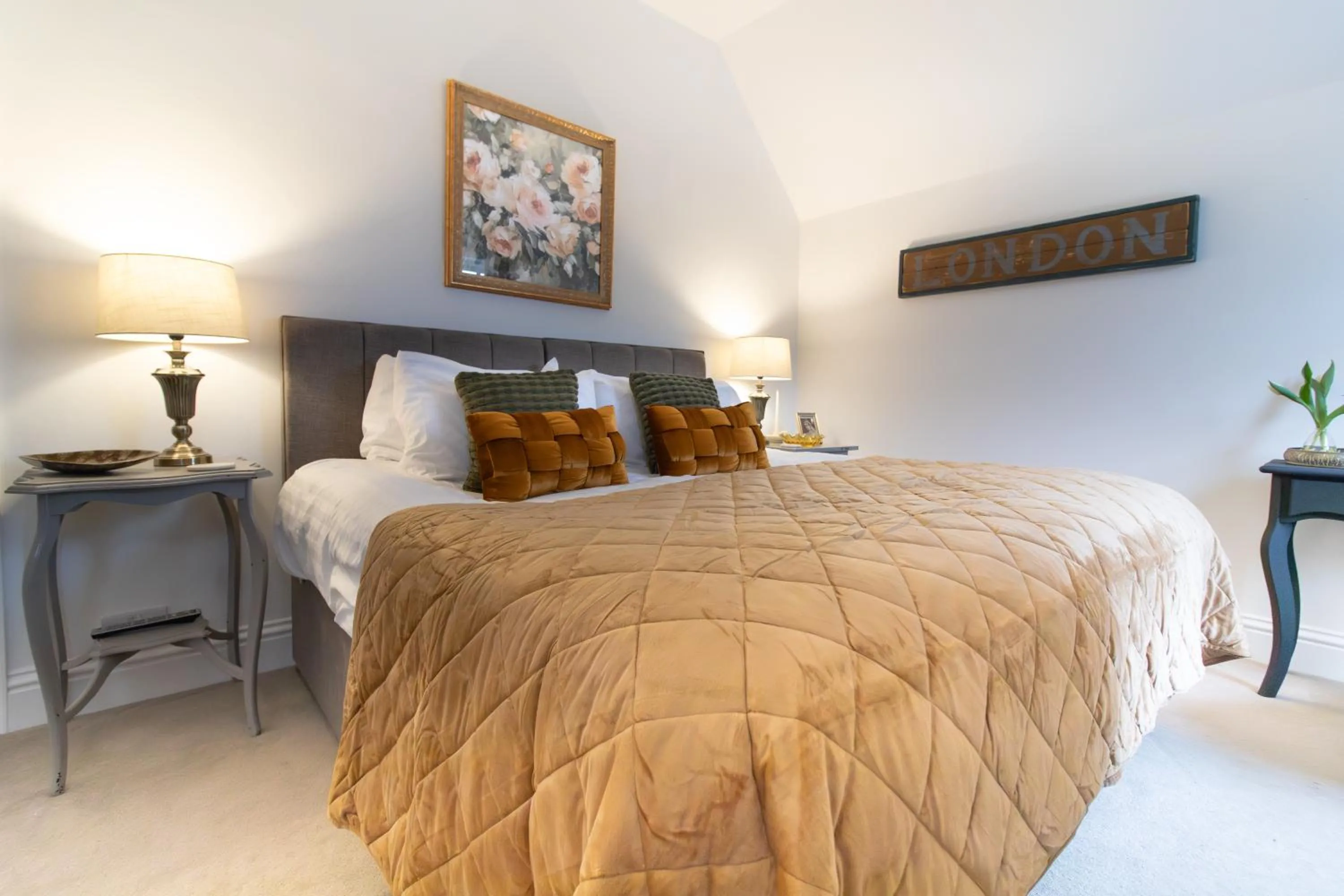 Central Stamford Townhouse With Parking