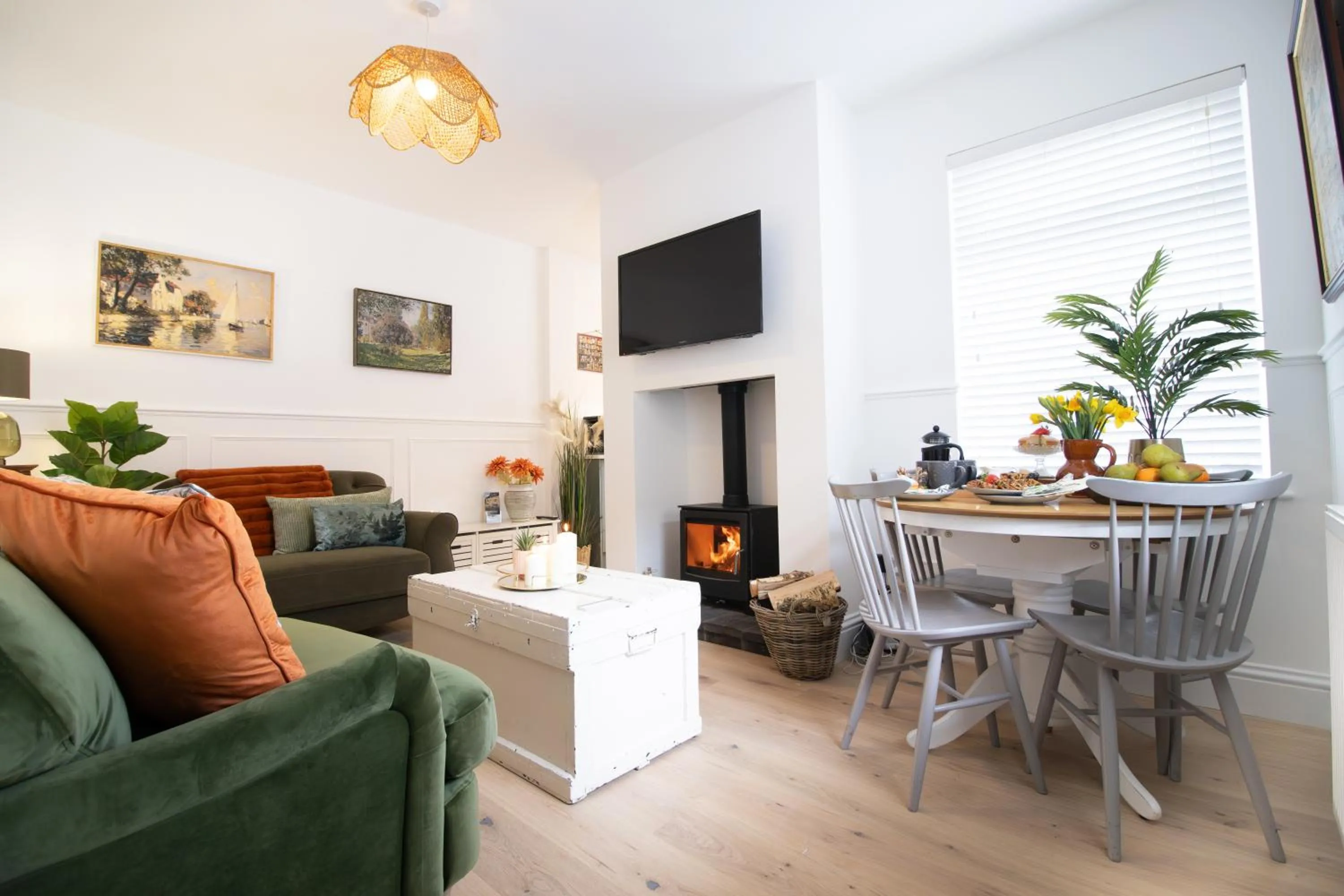 Central Stamford Townhouse With Parking