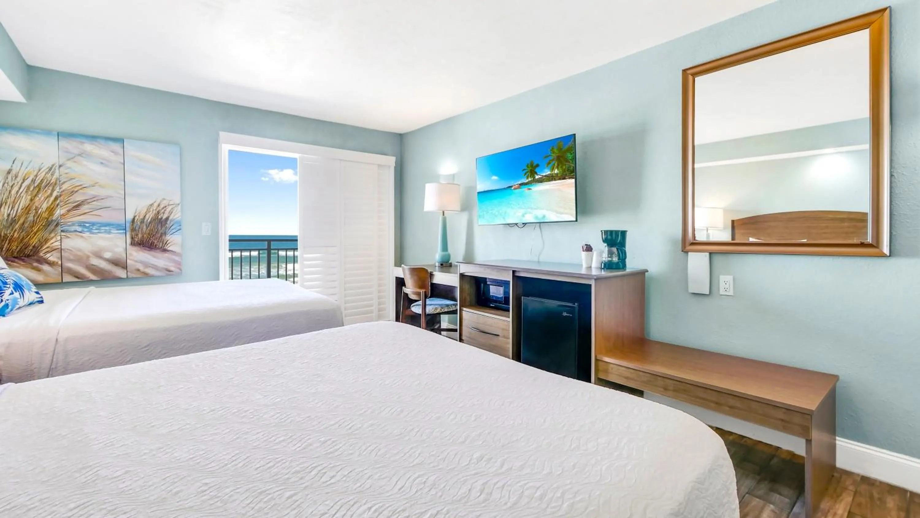 TV and multimedia, Bed in Boardwalk Inn and Suites