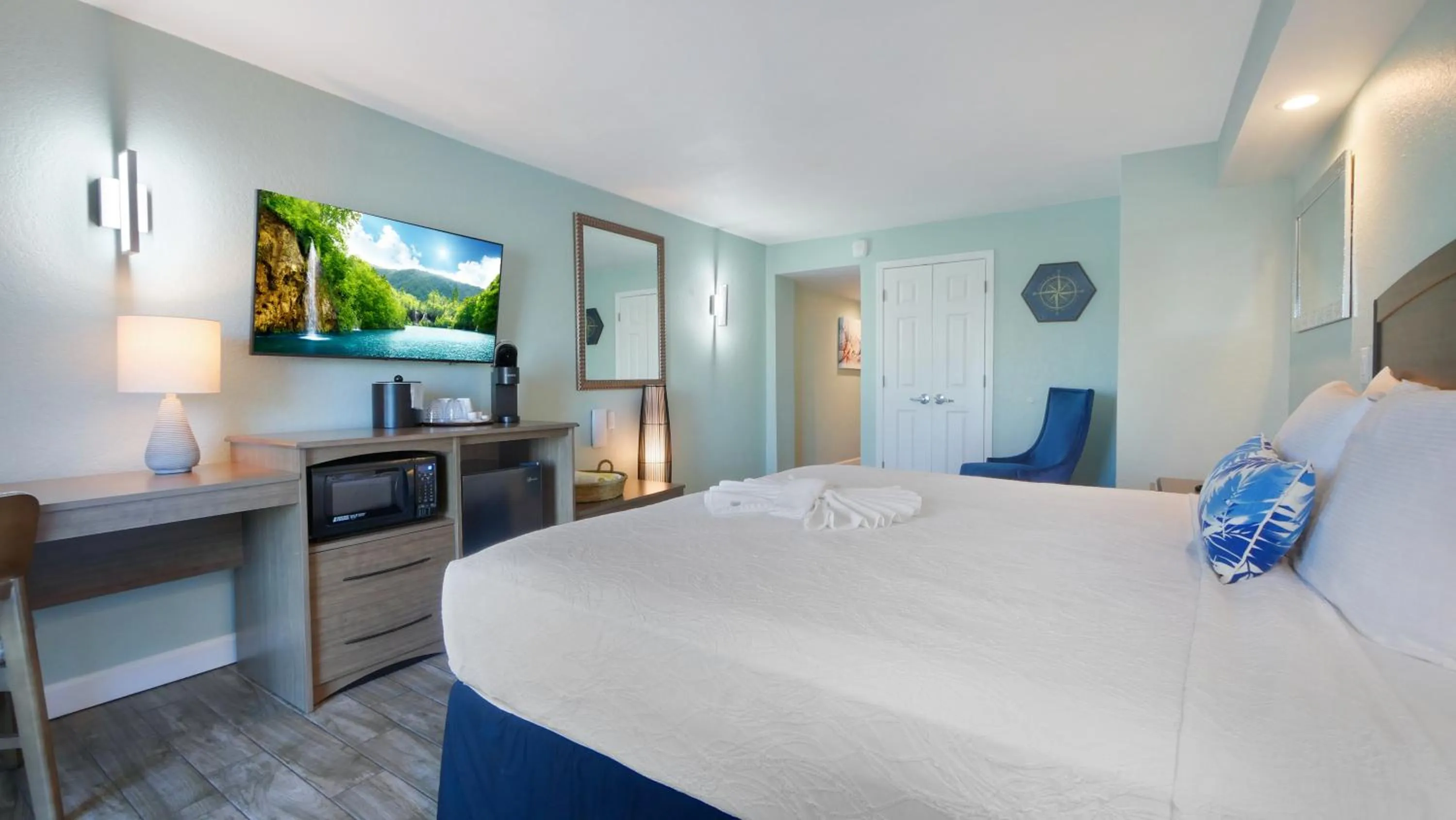 TV and multimedia, Bed in Boardwalk Inn and Suites