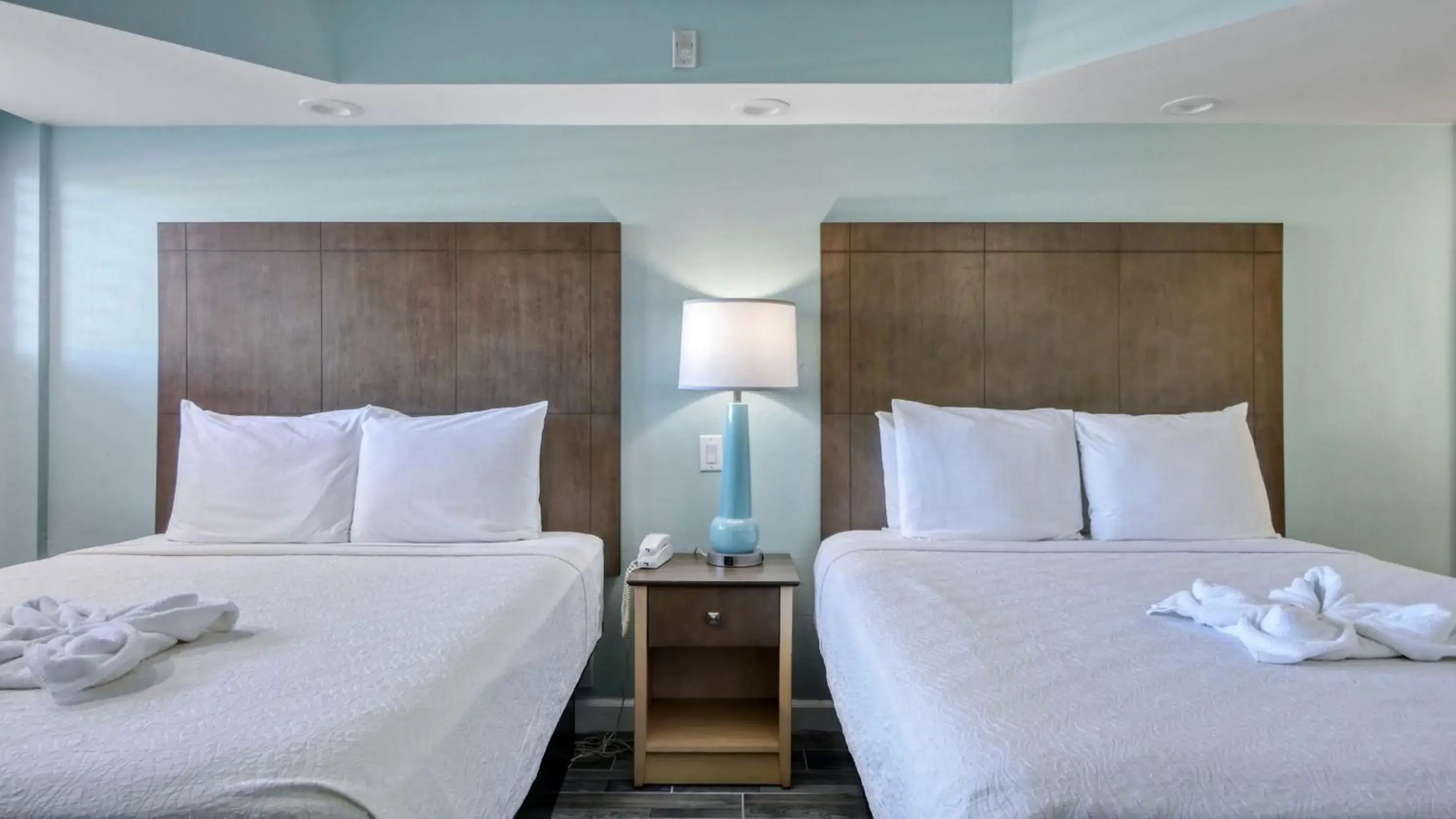 Bed in Boardwalk Inn and Suites Bed in Boardwalk Inn and Suites