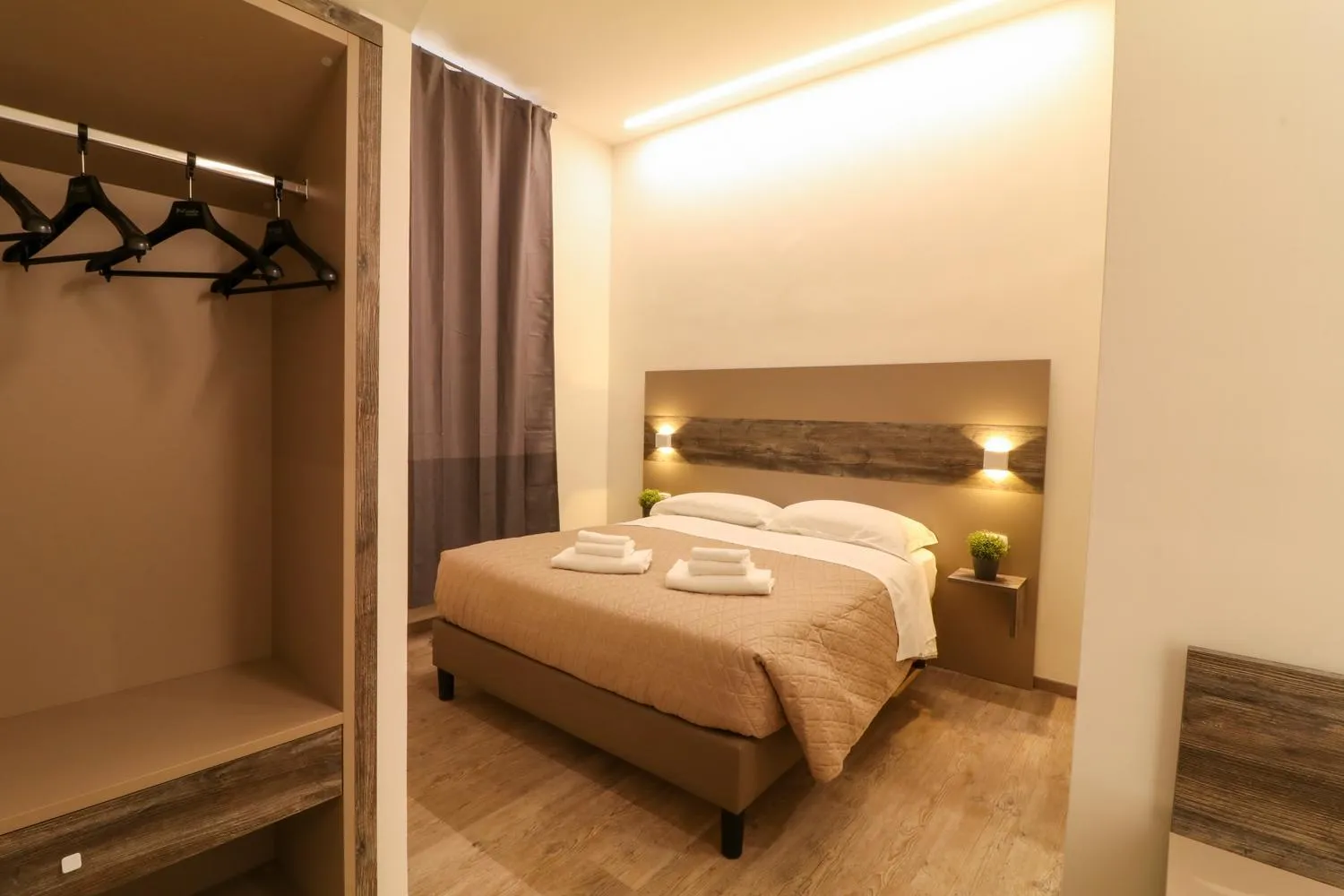 Photo of the whole room, Bed in BorgoNove