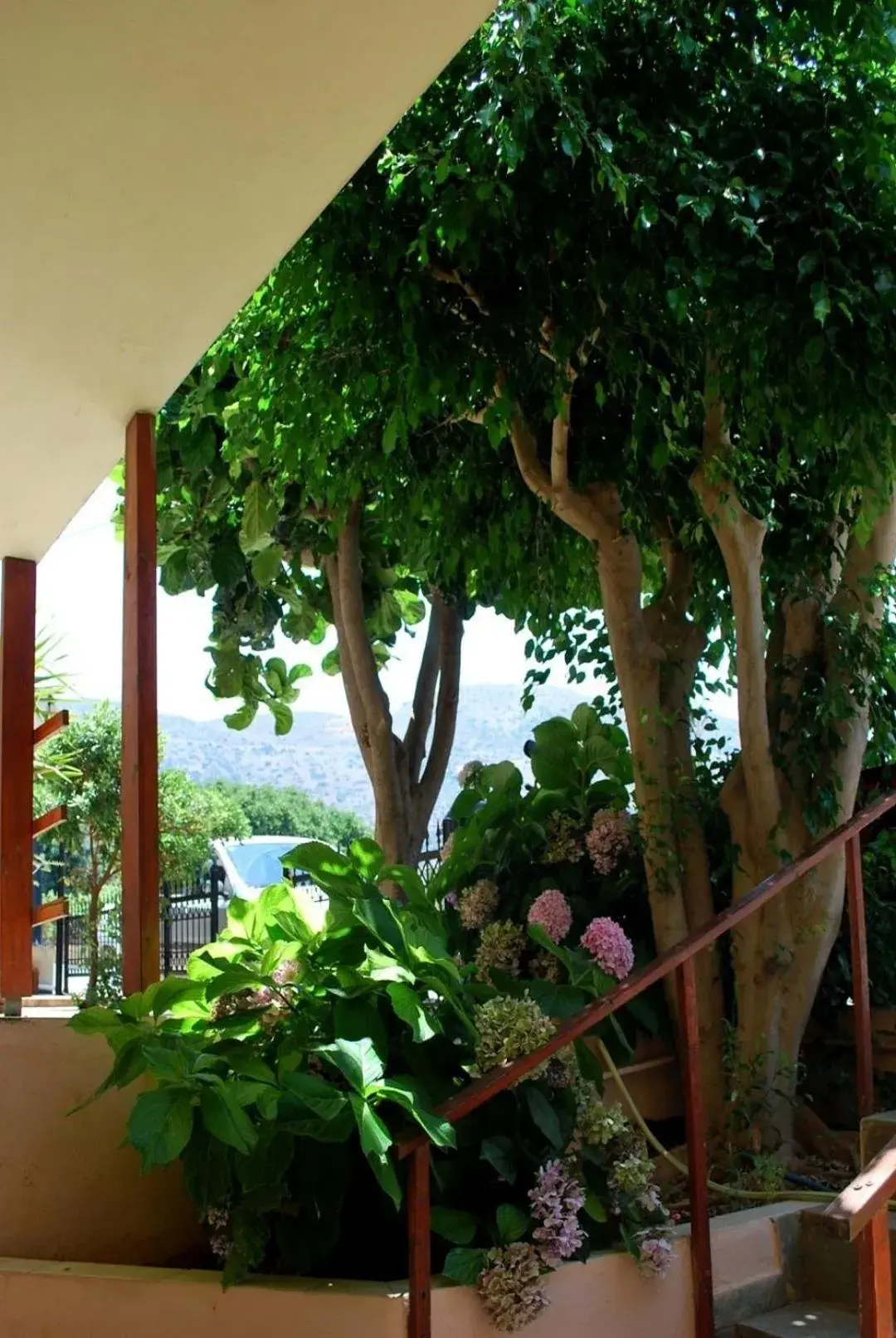 Facade/entrance in Koula Apartments Facade/entrance in Koula Apartments