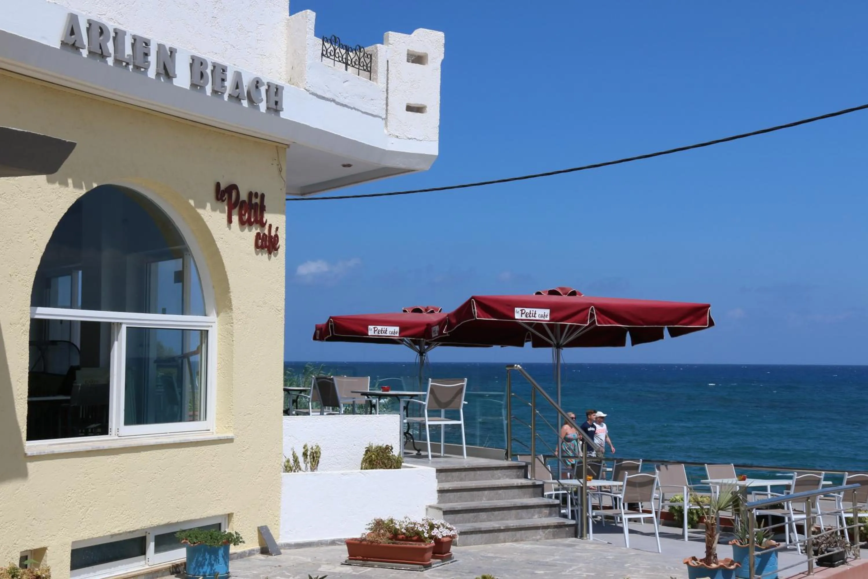 Facade/entrance in Arlen Beach Hotel