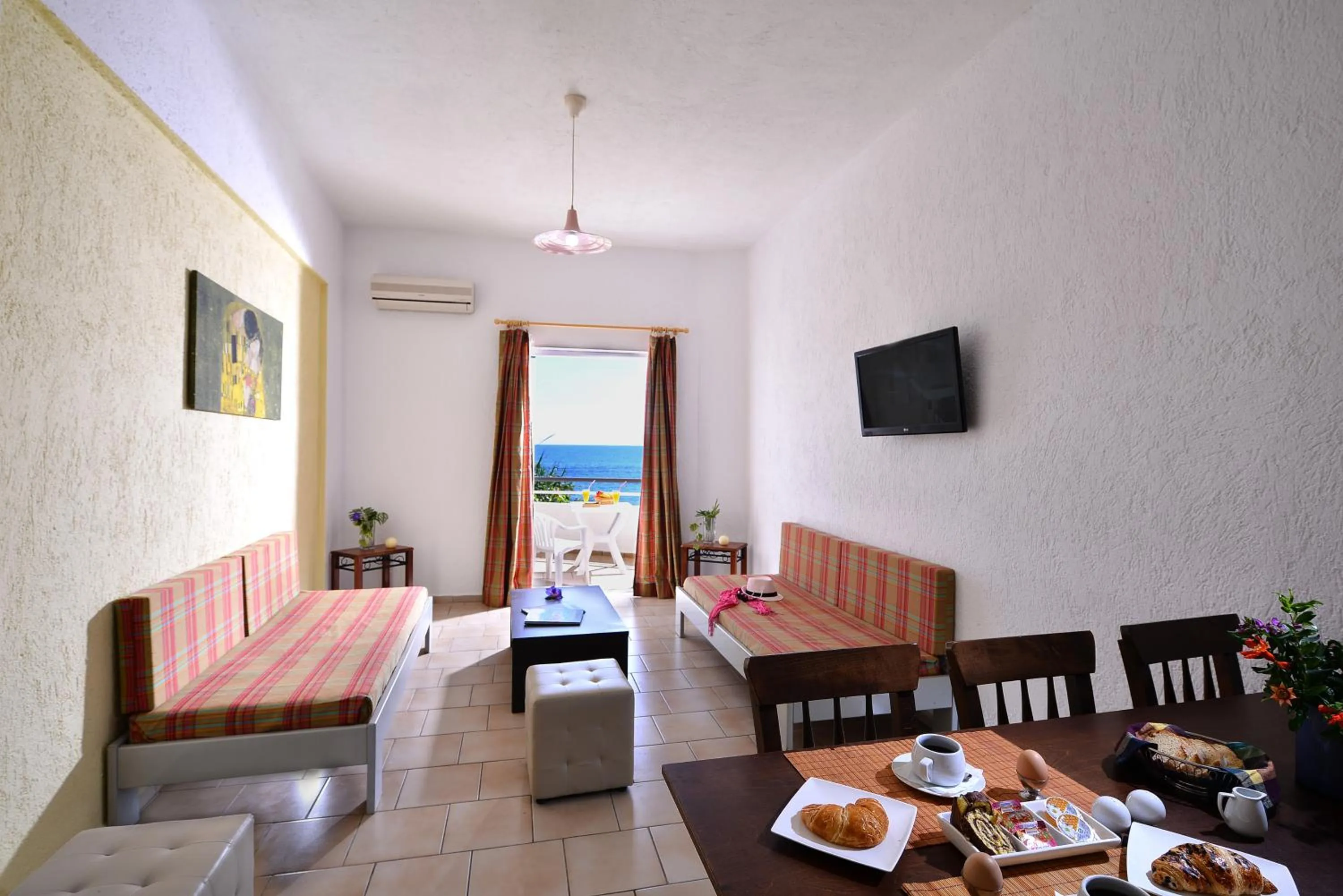 Living room in Arlen Beach Hotel