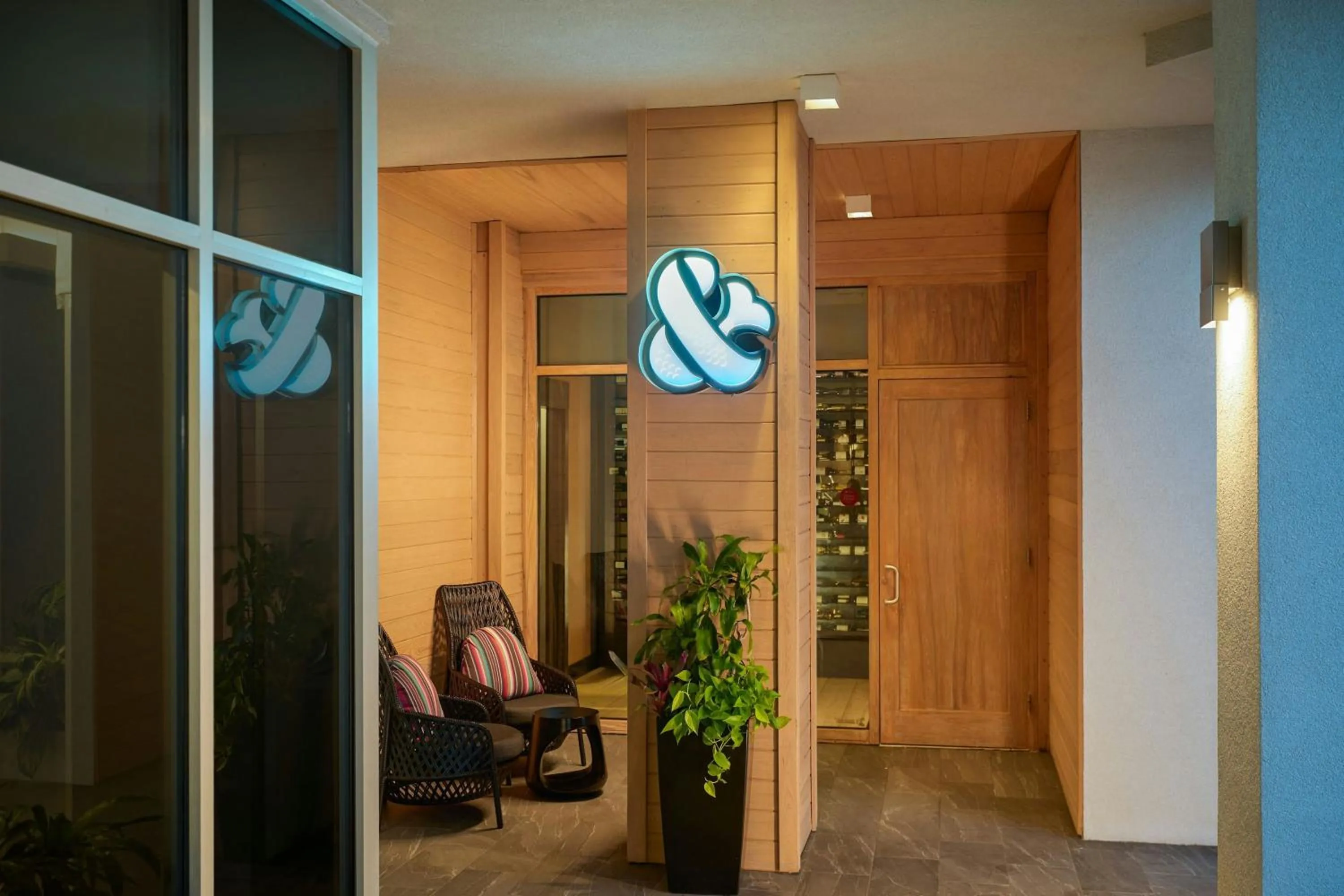 Restaurant/places to eat in Renaissance Daytona Beach Oceanfront Hotel