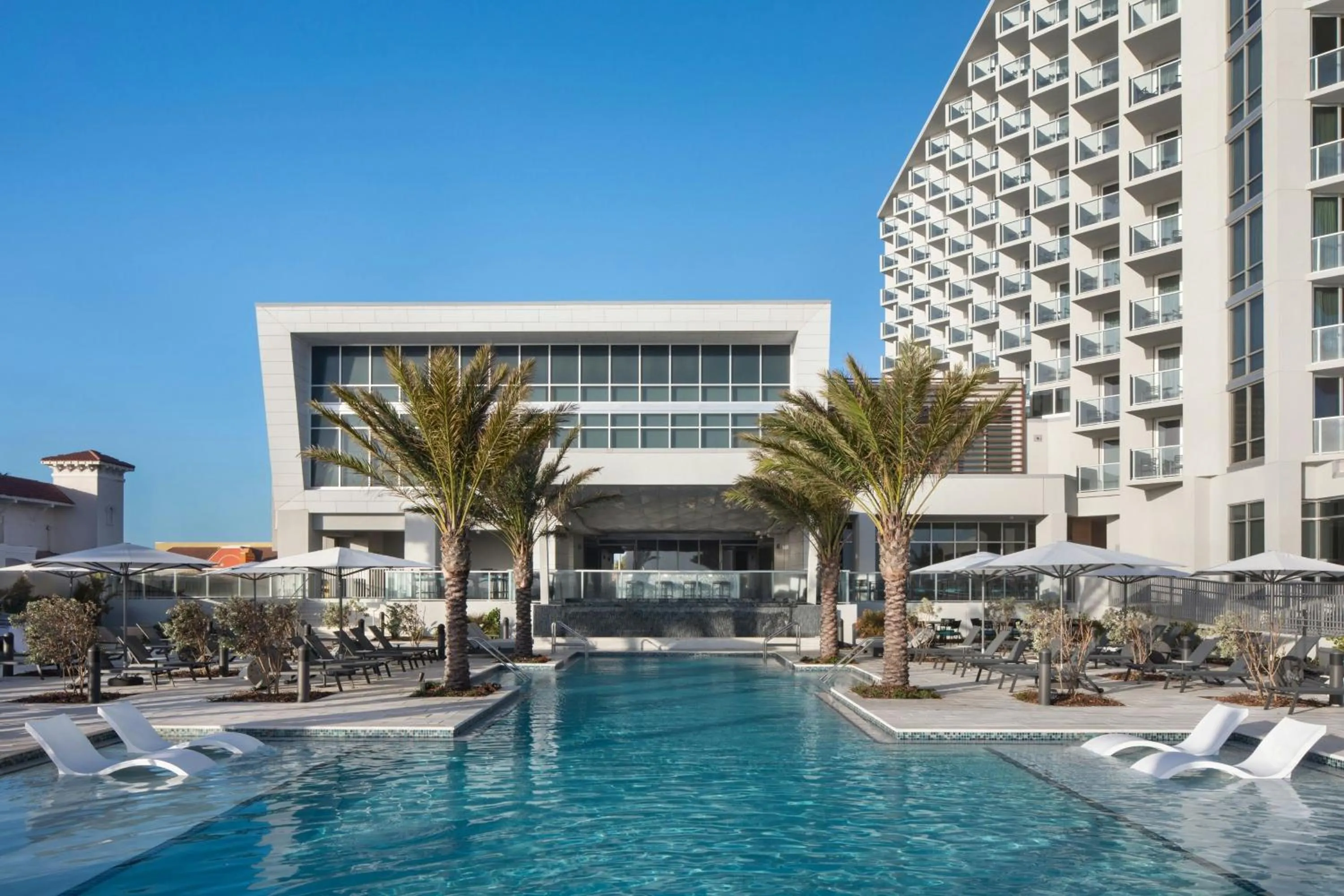 Swimming pool in Renaissance Daytona Beach Oceanfront Hotel