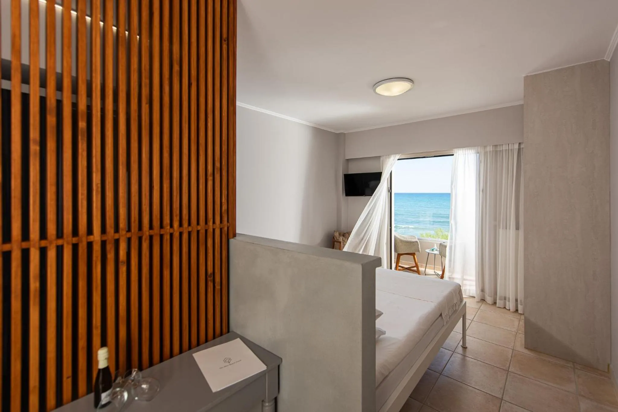 Photo of the whole room in The Mini Beach Hotel