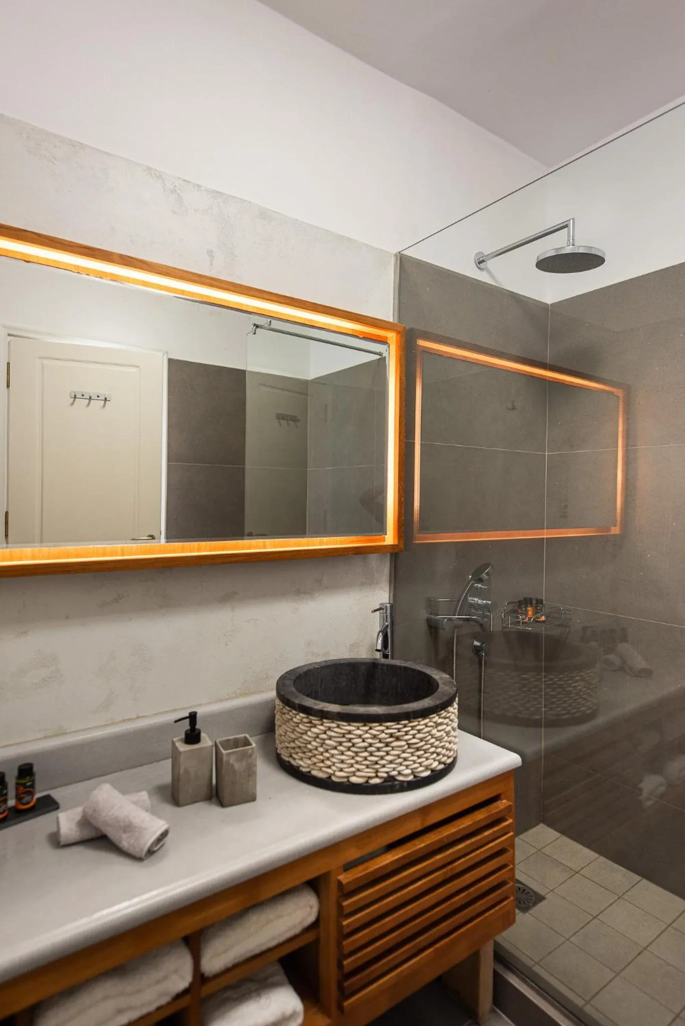 Bathroom in The Mini Beach Hotel