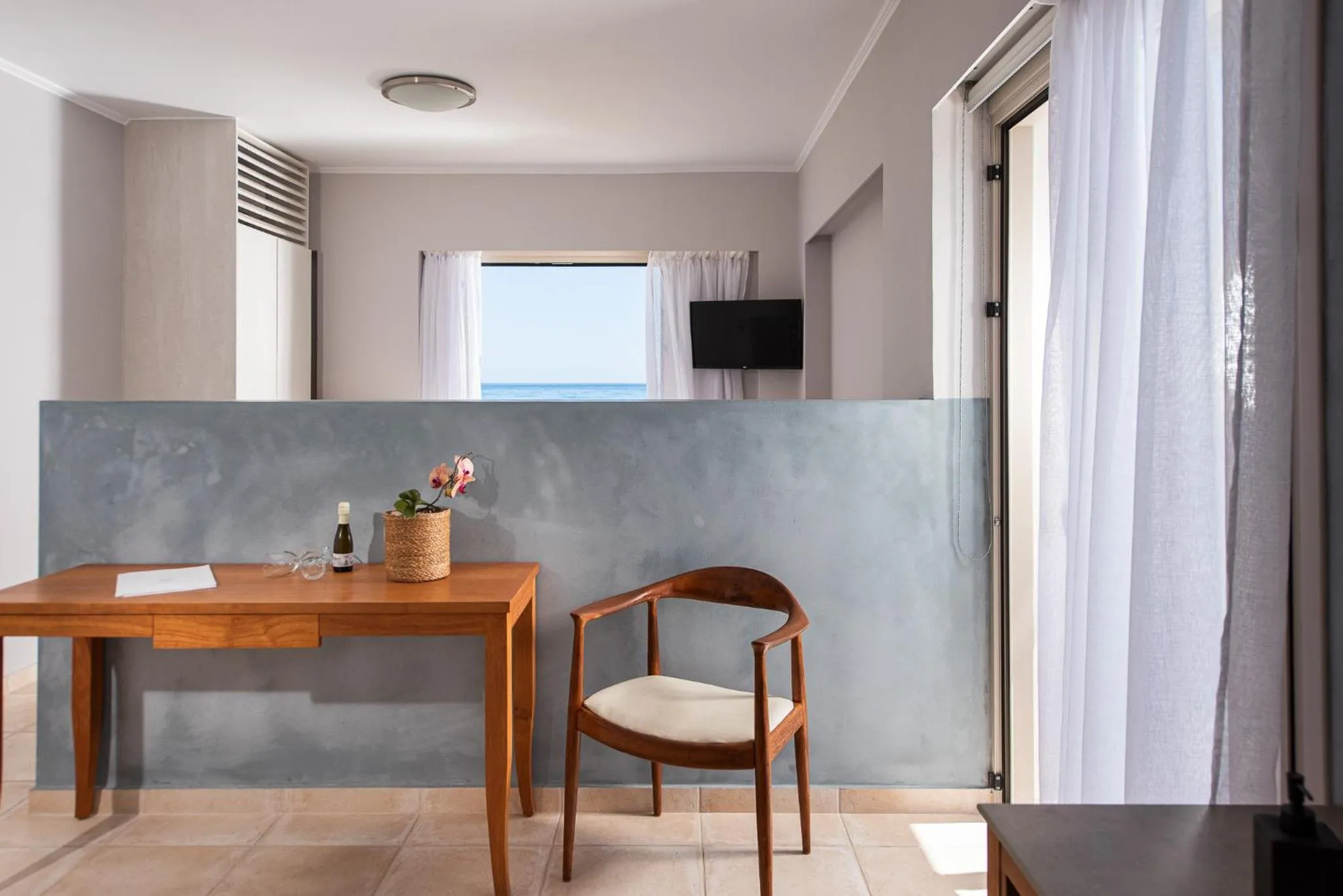 Photo of the whole room in The Mini Beach Hotel