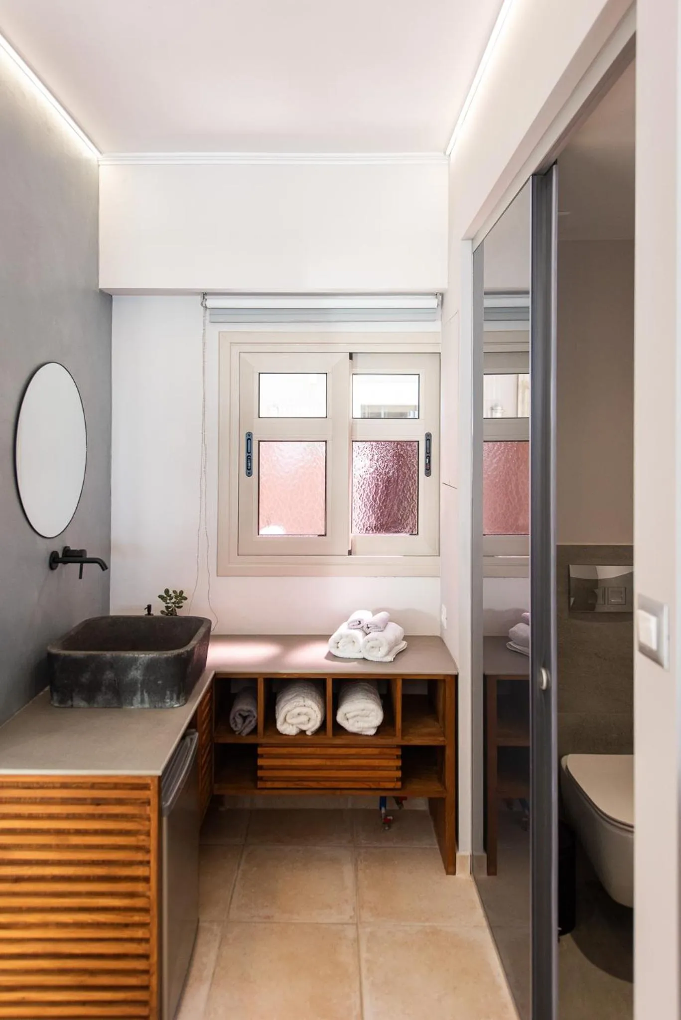 Bathroom, Bed in The Mini Beach Hotel