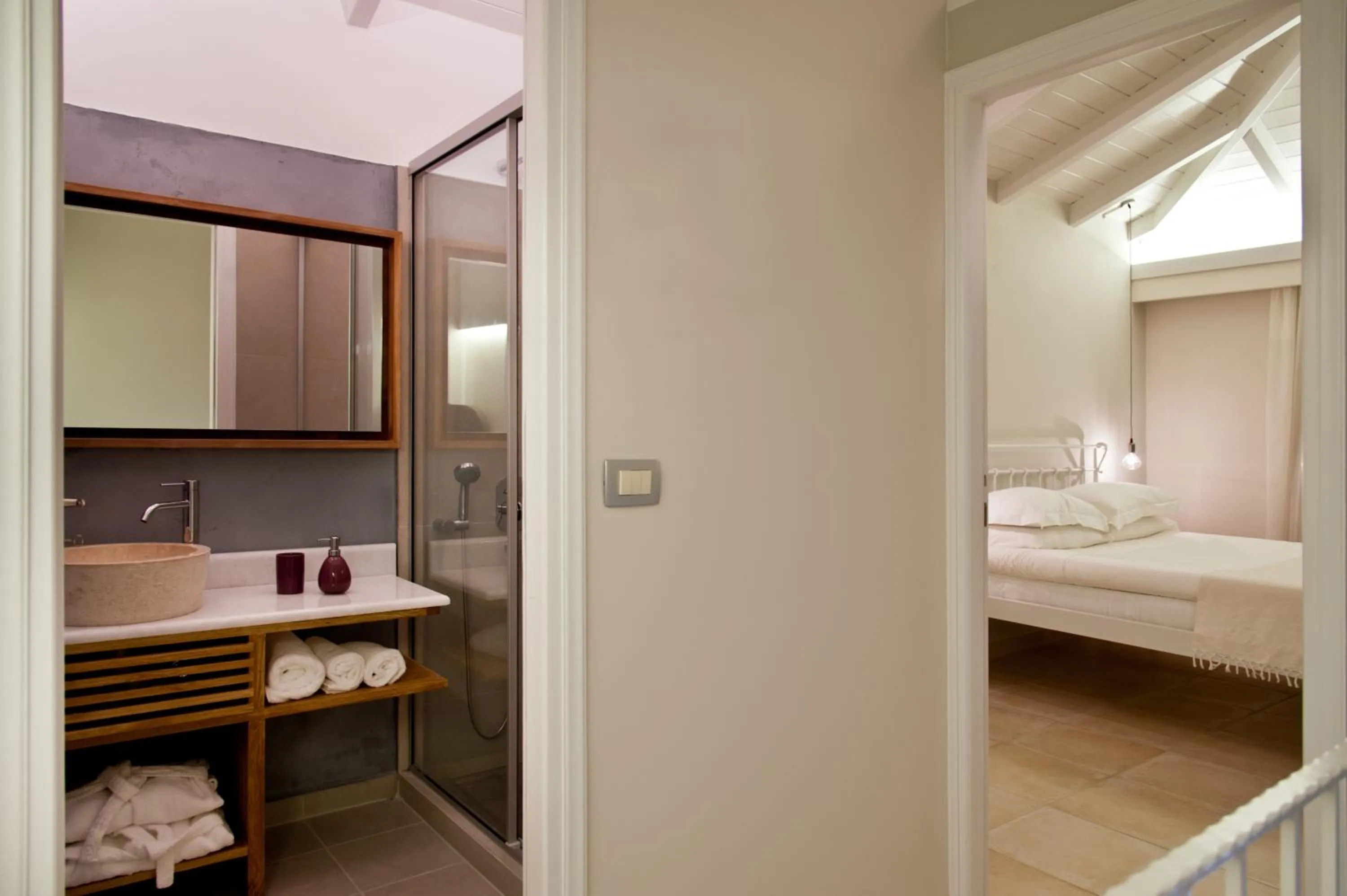 Bathroom, Bed in The Mini Beach Hotel