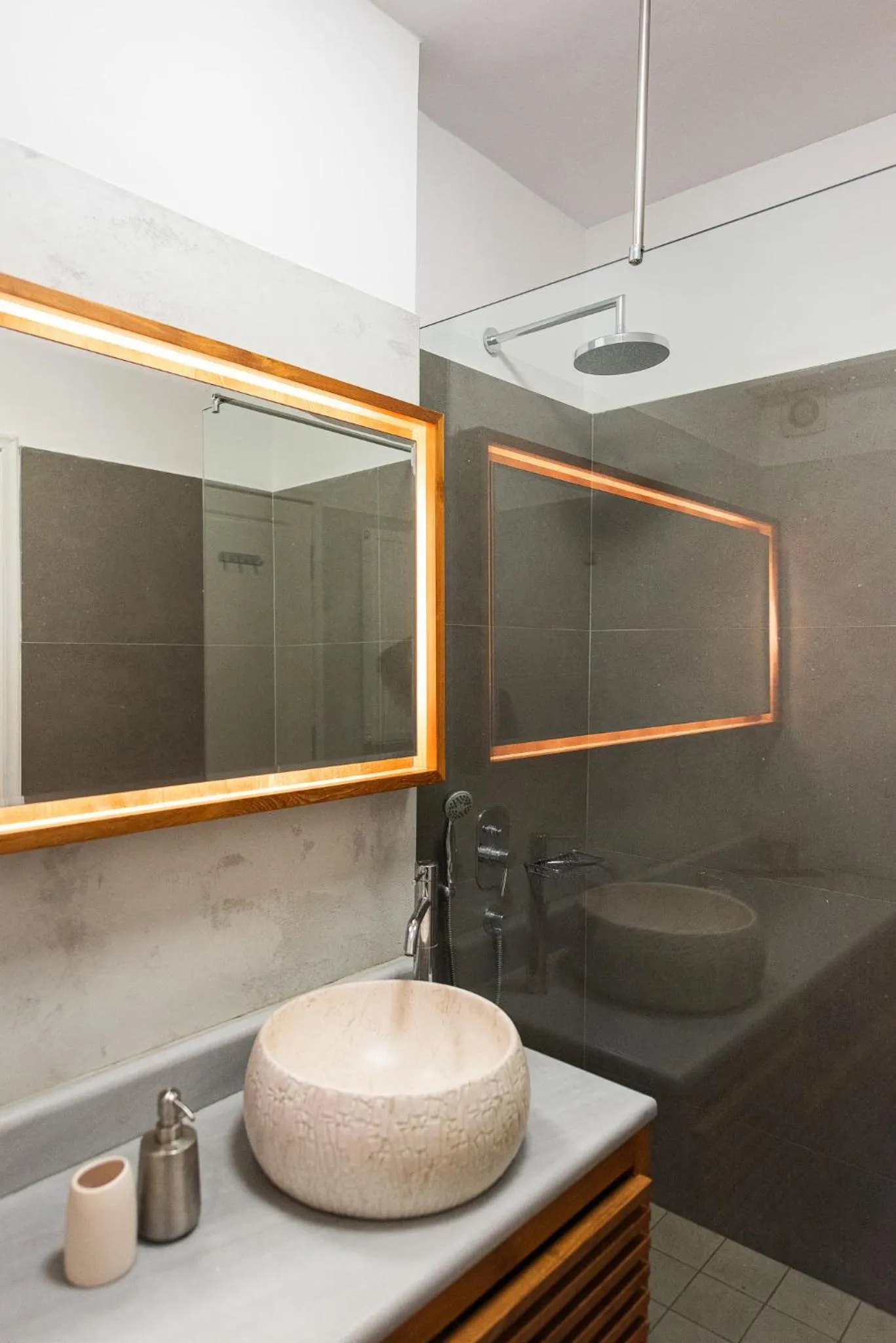 Bathroom in The Mini Beach Hotel
