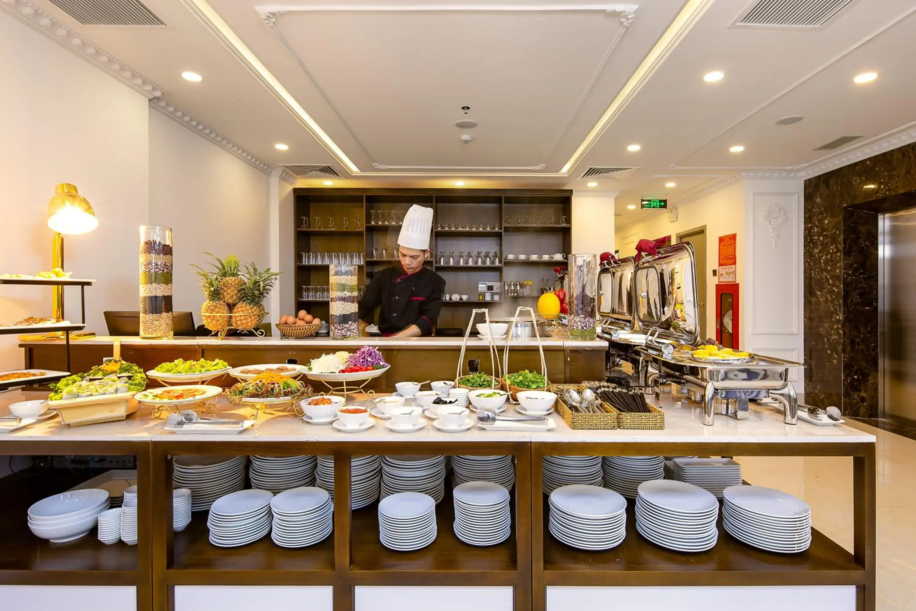 Restaurant/places to eat in Roliva Hotel & Apartment Danang Restaurant/places to eat in Roliva Hotel & Apartment Danang