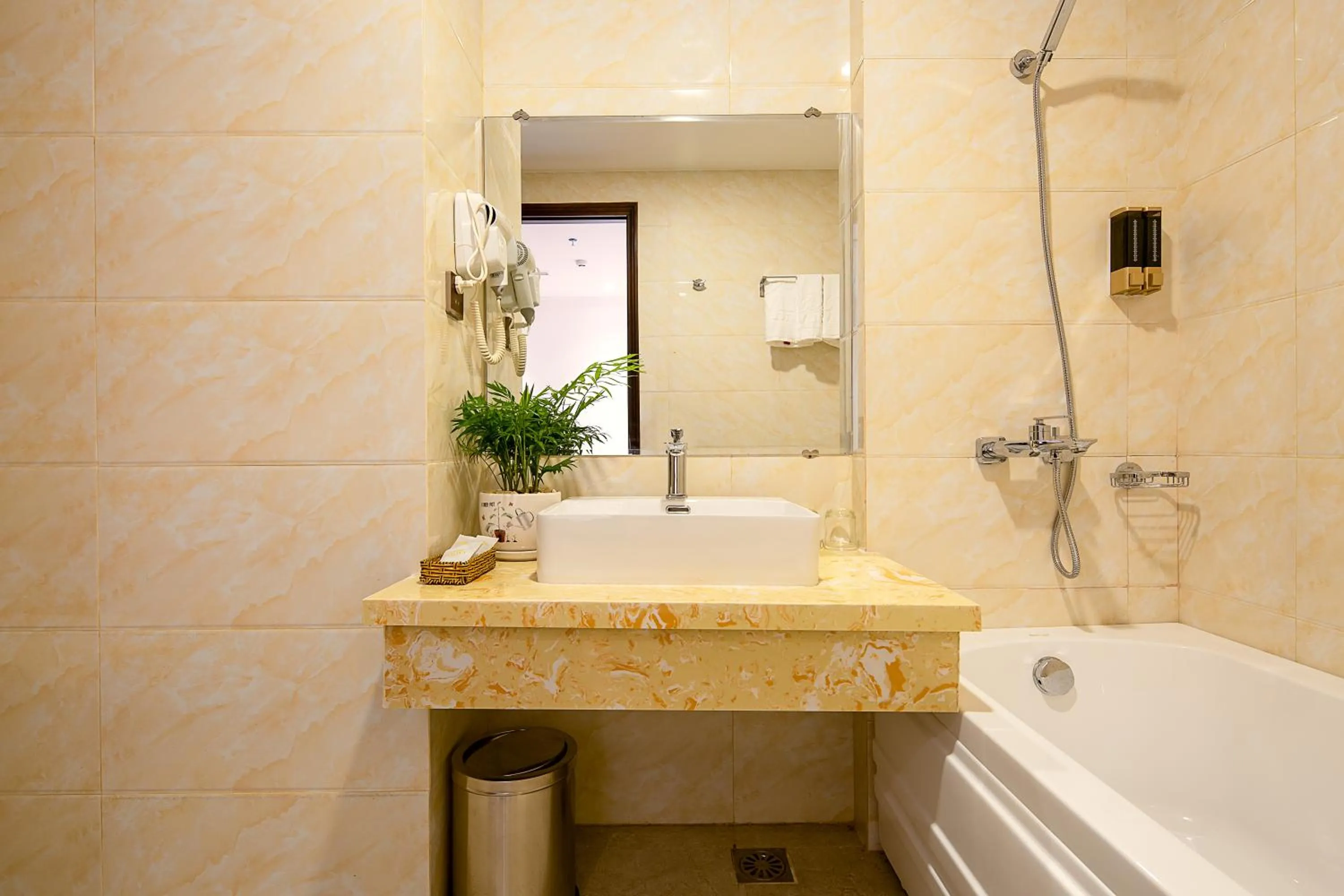 Shower in Roliva Hotel & Apartment Danang