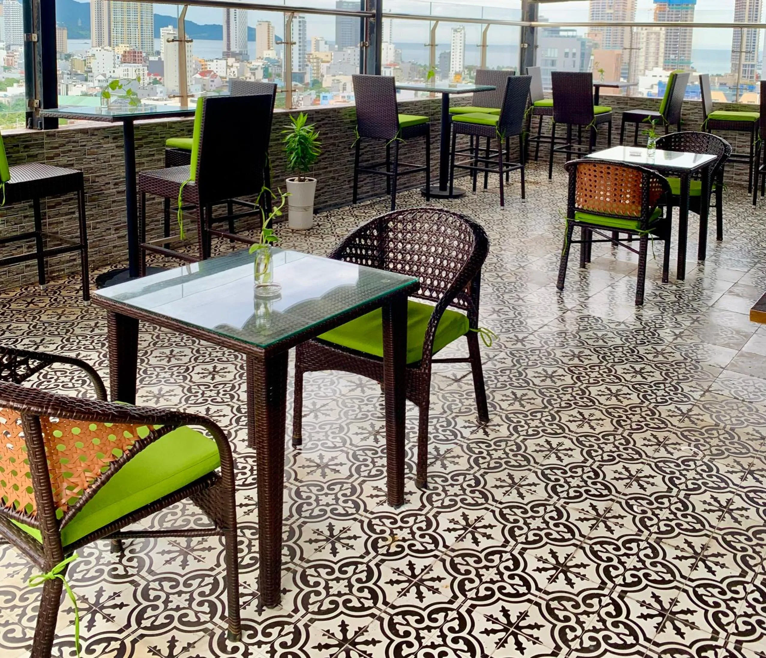 Lounge or bar in Roliva Hotel & Apartment Danang