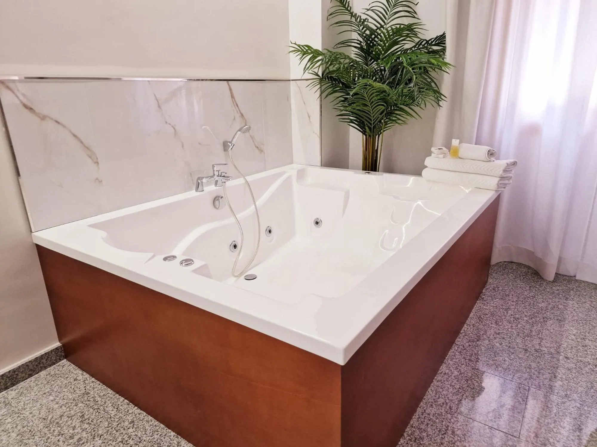 Spa and wellness centre/facilities in Hotel Plaza Del Castillo