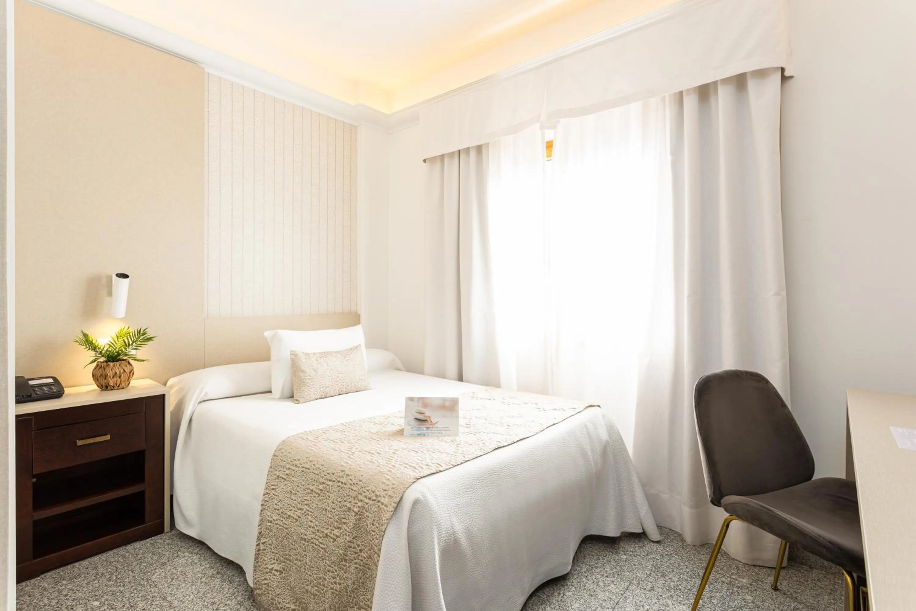 Photo of the whole room, Bed in Hotel Plaza Del Castillo