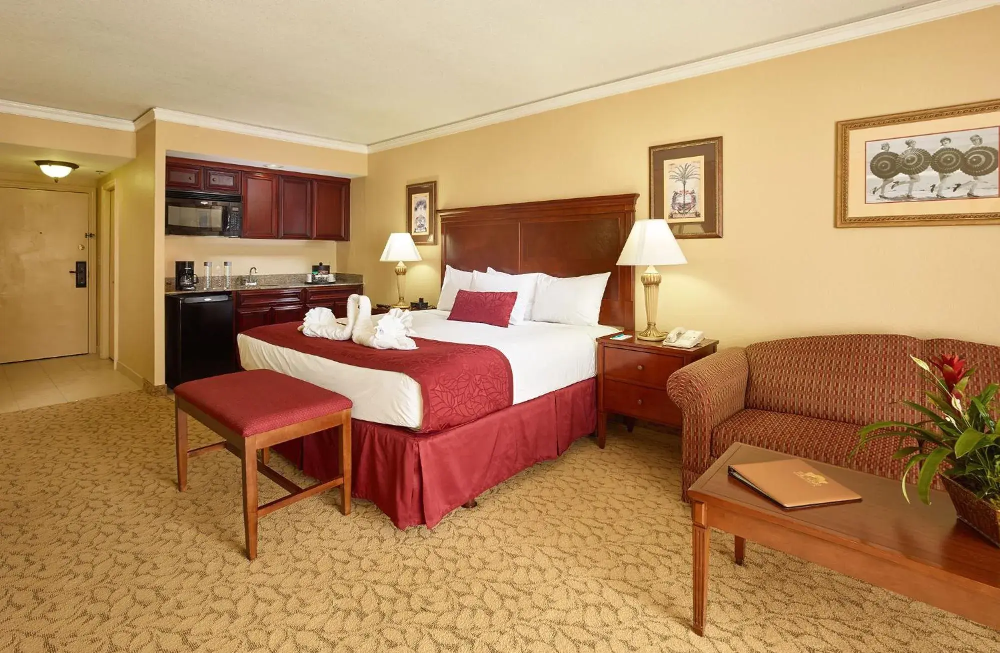 Bed in Plaza Resort & Spa