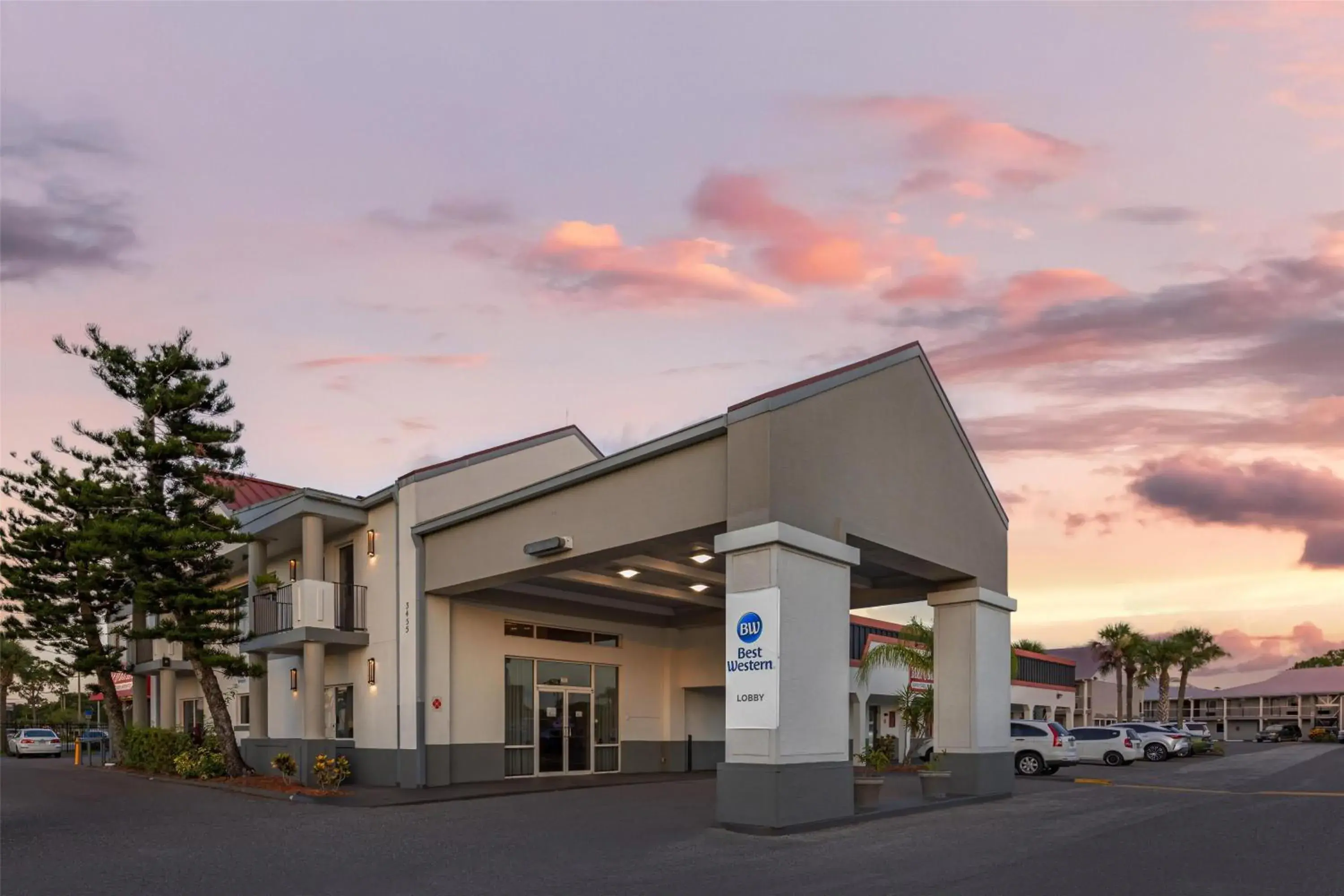 Property building in Best Western Space Shuttle Inn Property building in Best Western Space Shuttle Inn