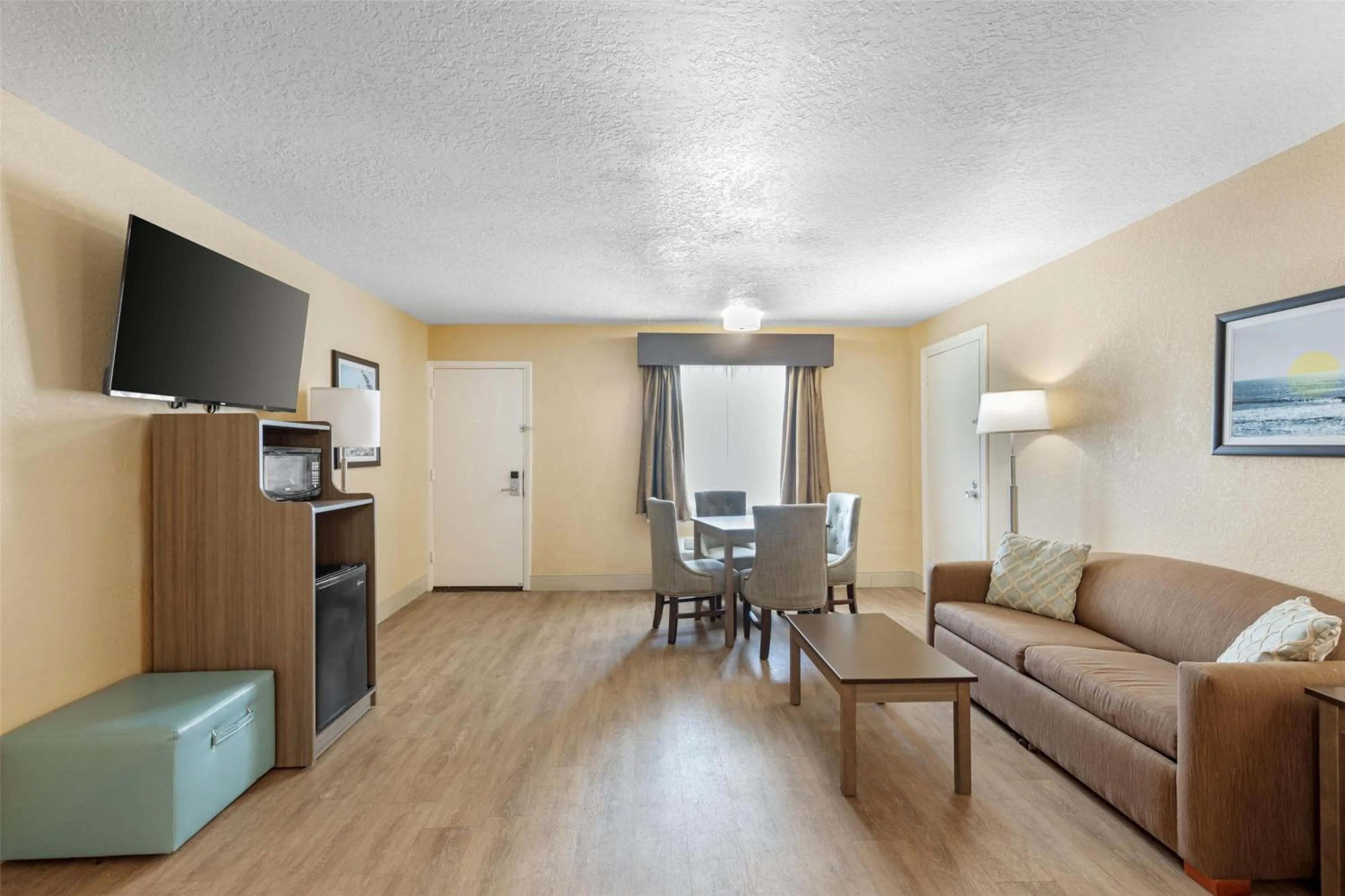 Bedroom in Best Western Space Shuttle Inn