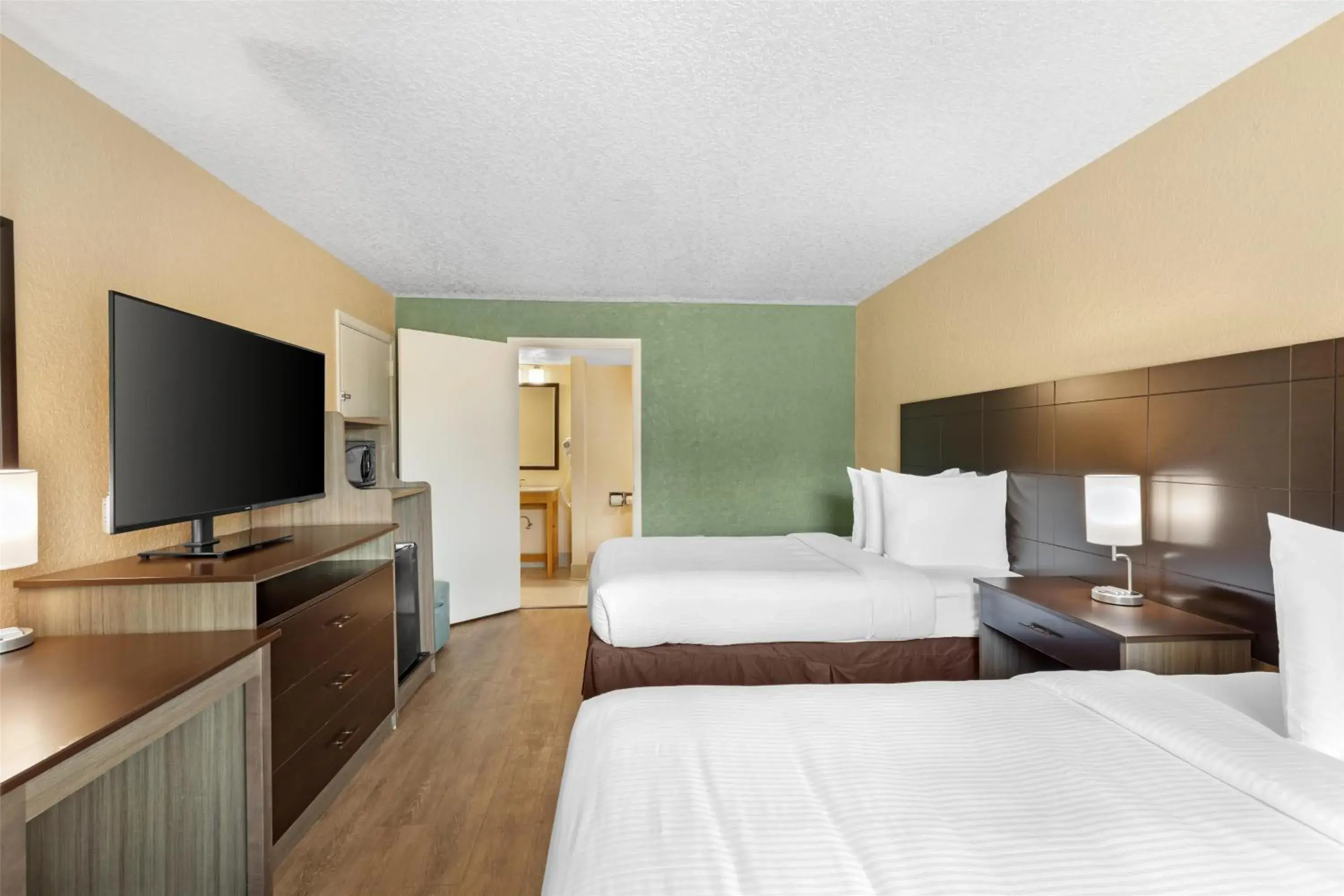 Bedroom, Bed in Best Western Space Shuttle Inn Bedroom, Bed in Best Western Space Shuttle Inn