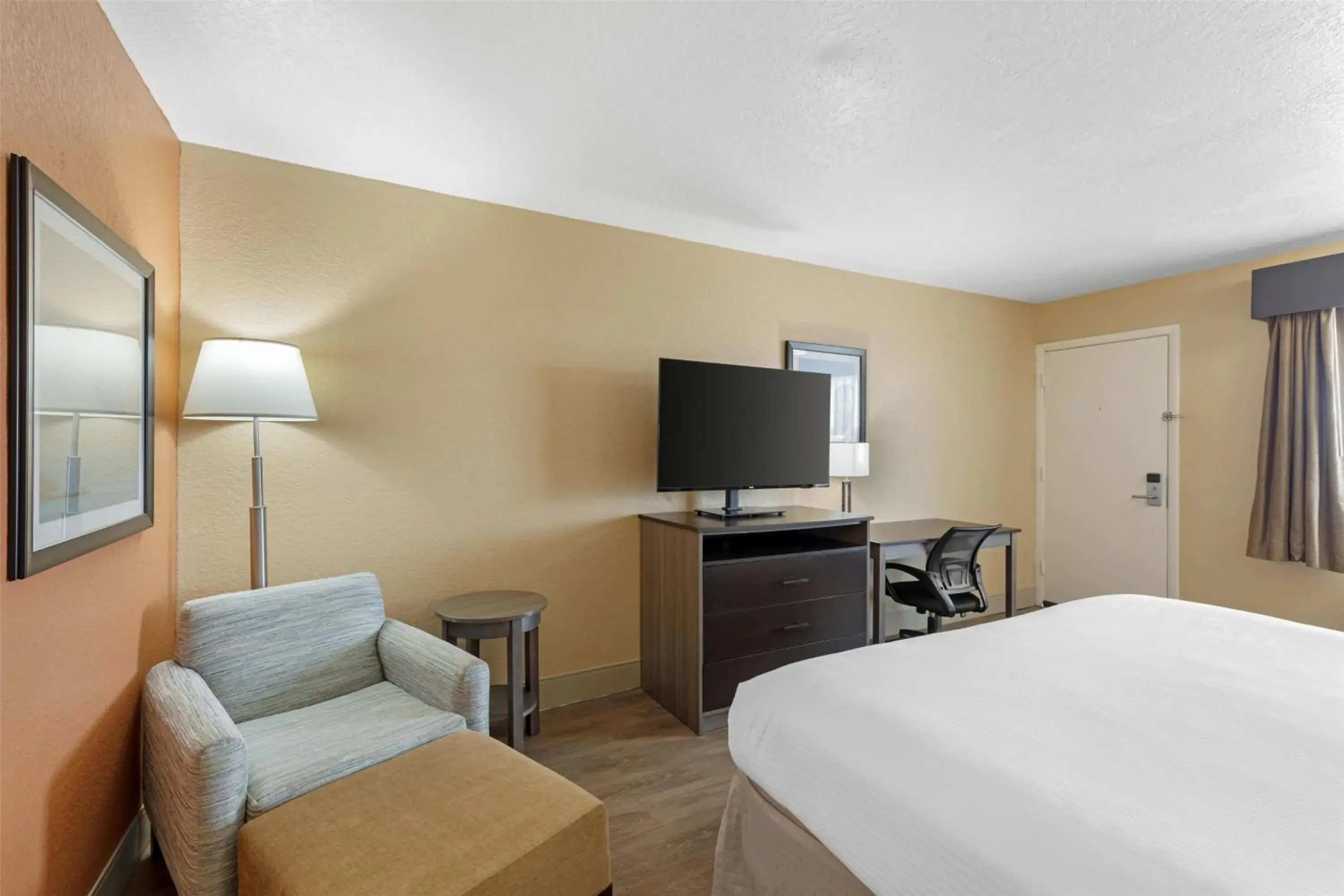 Bedroom, Bed in Best Western Space Shuttle Inn Bedroom, Bed in Best Western Space Shuttle Inn