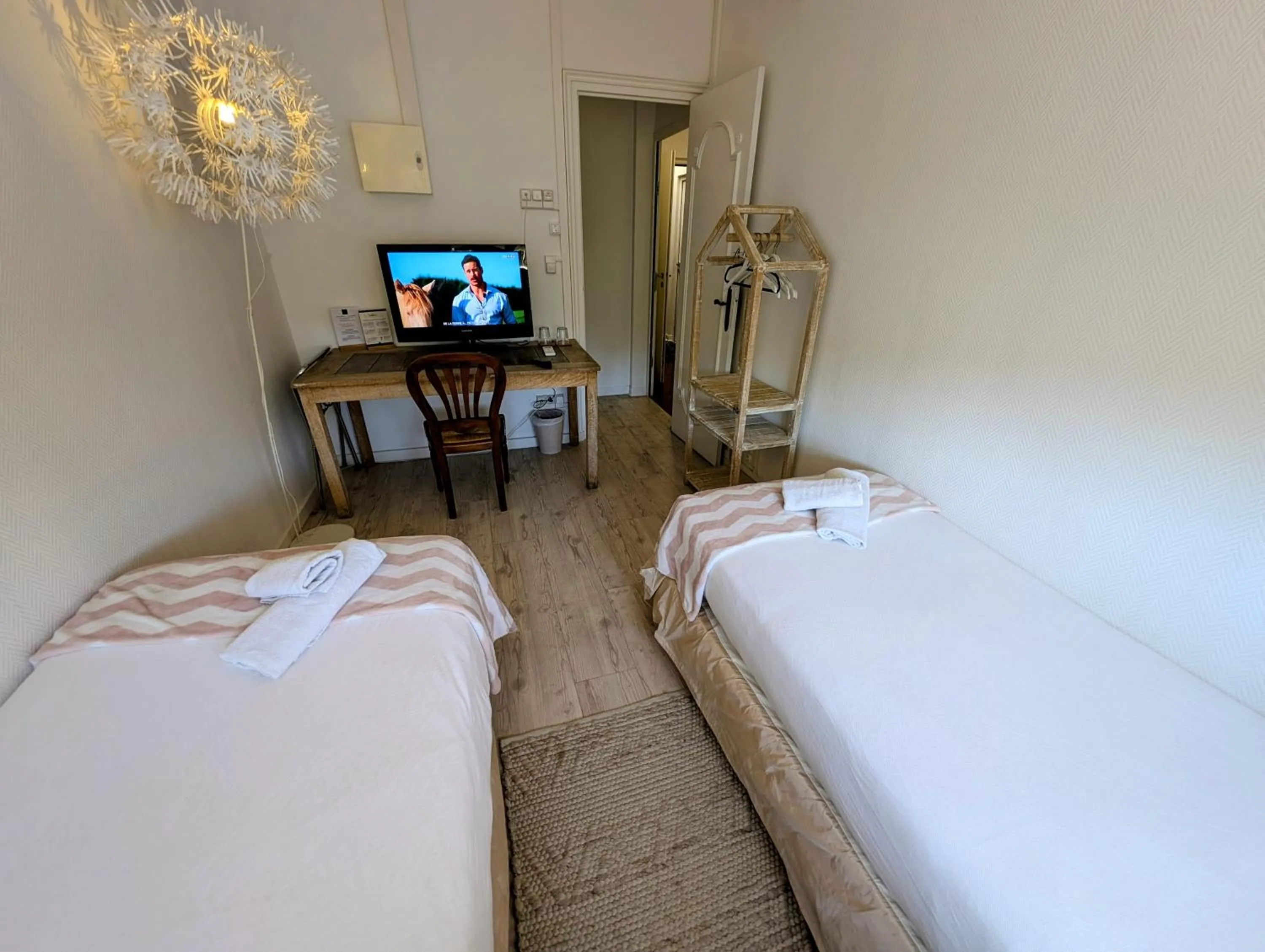 Photo of the whole room, Bed in MOODz HOTEL VIENNE