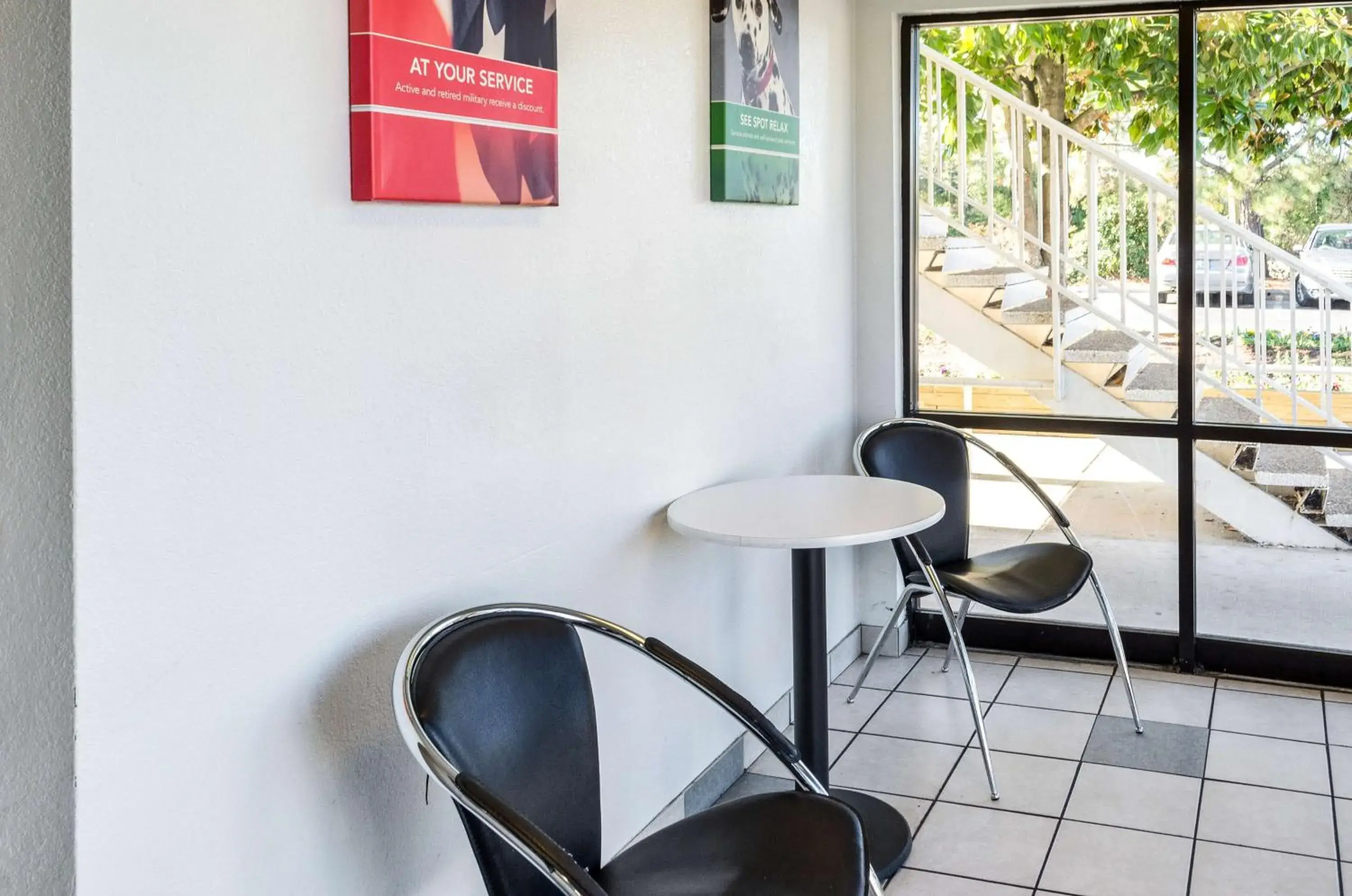 Lobby or reception in North Charleston Lodge Lobby or reception in North Charleston Lodge