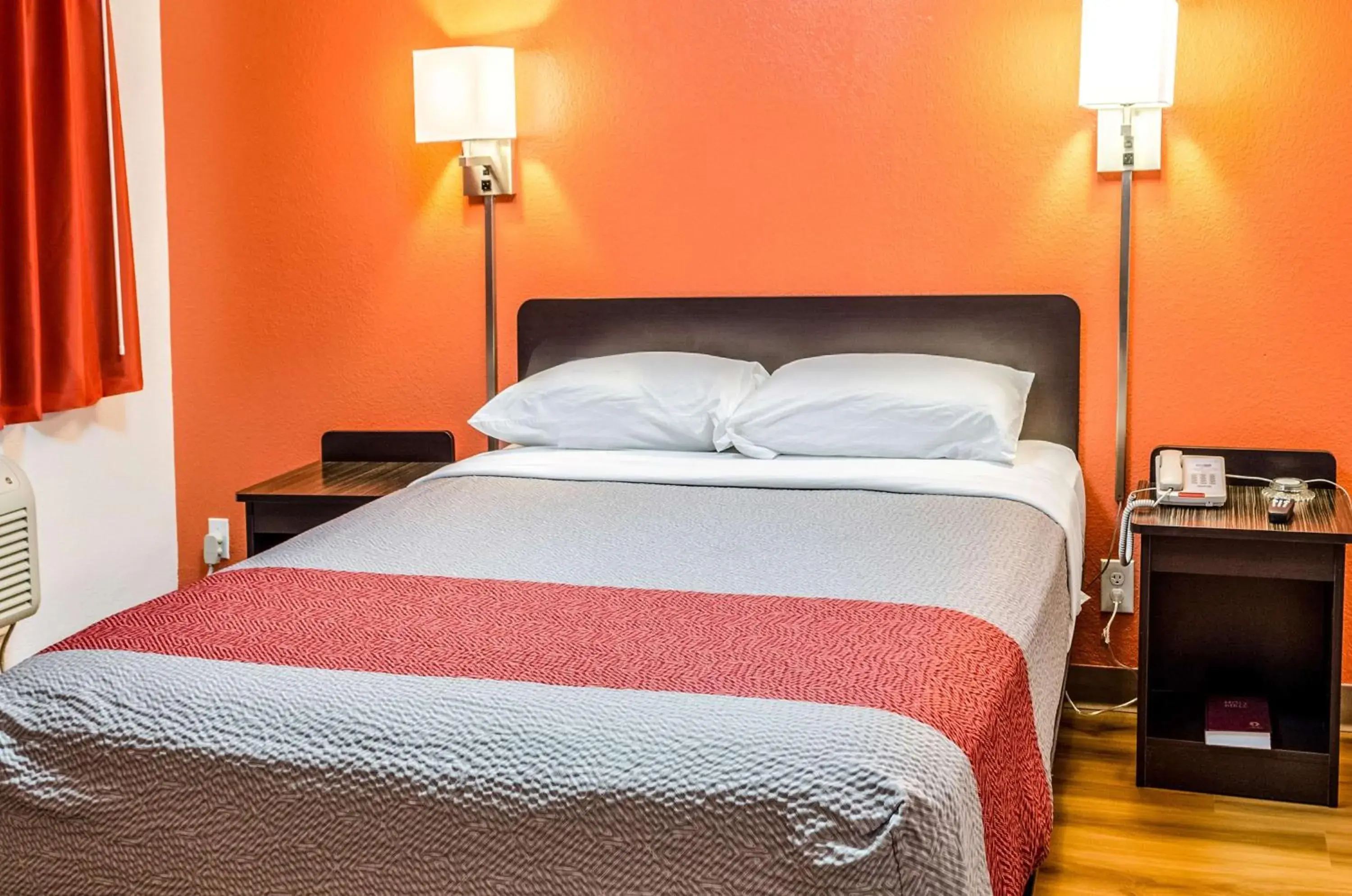 Bedroom, Bed in North Charleston Lodge Bedroom, Bed in North Charleston Lodge