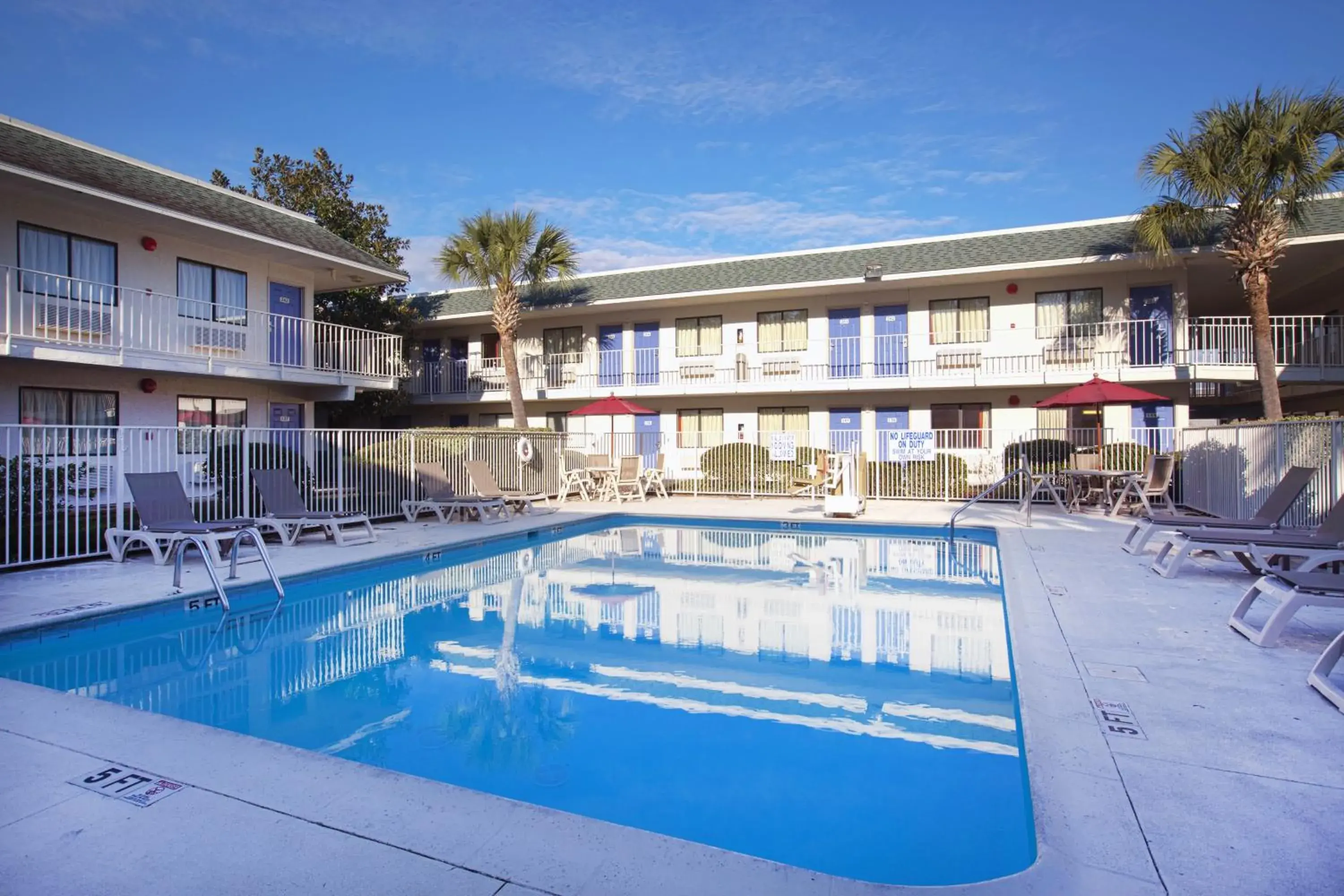 Facade/entrance in North Charleston Lodge Facade/entrance in North Charleston Lodge