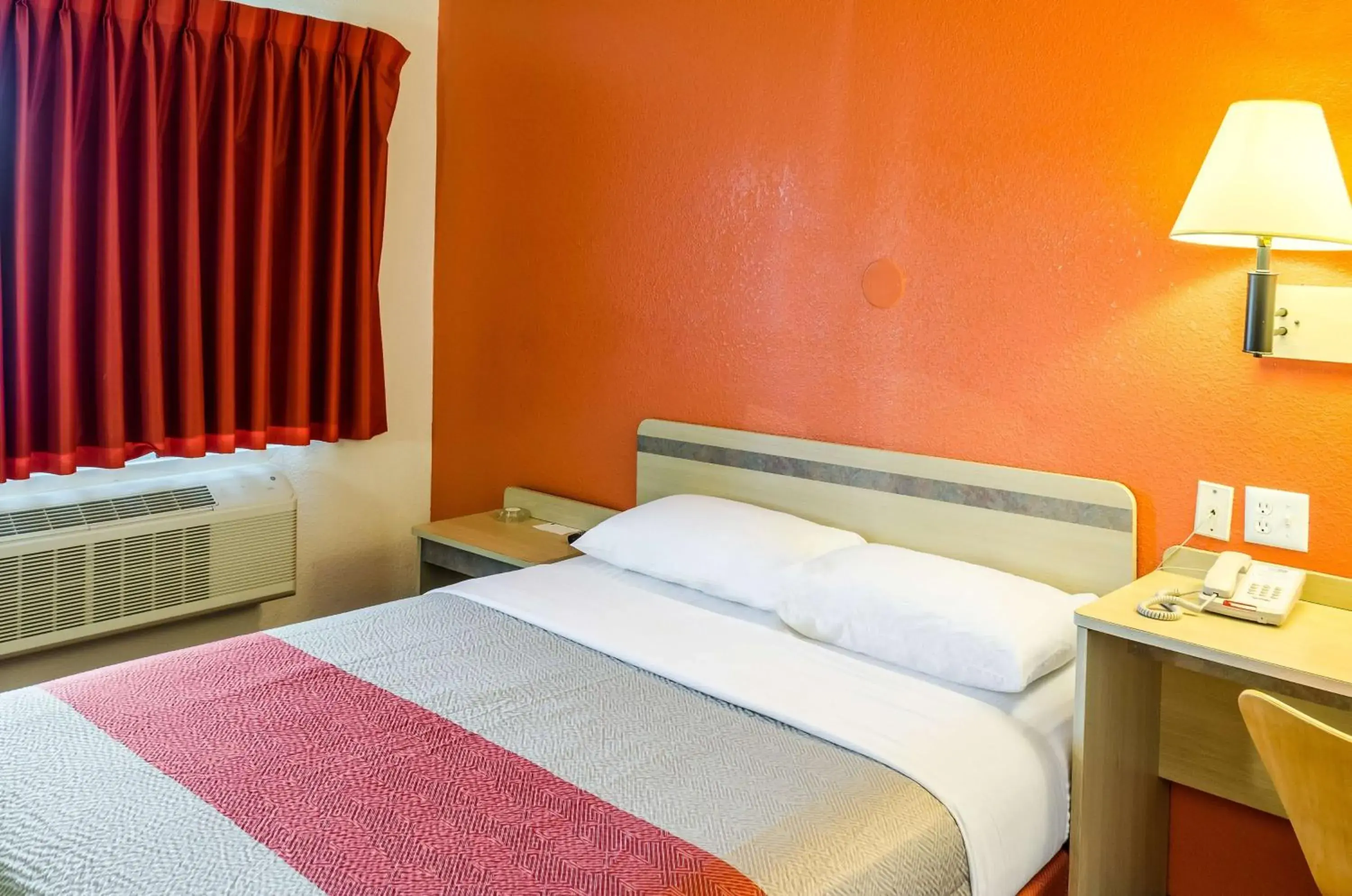 Bedroom, Bed in North Charleston Lodge Bedroom, Bed in North Charleston Lodge