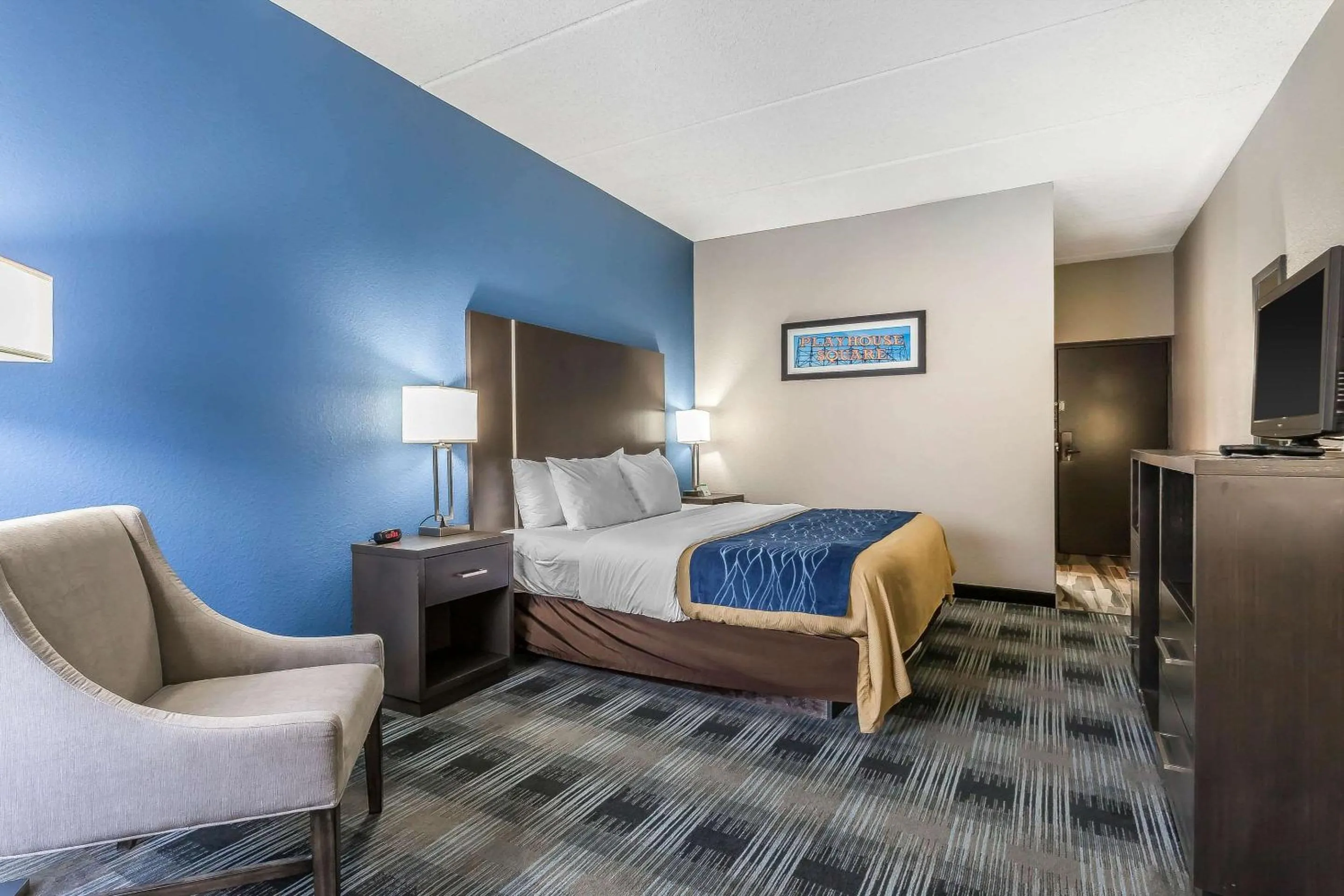 Photo of the whole room, Bed in Comfort Inn Cleveland Airport