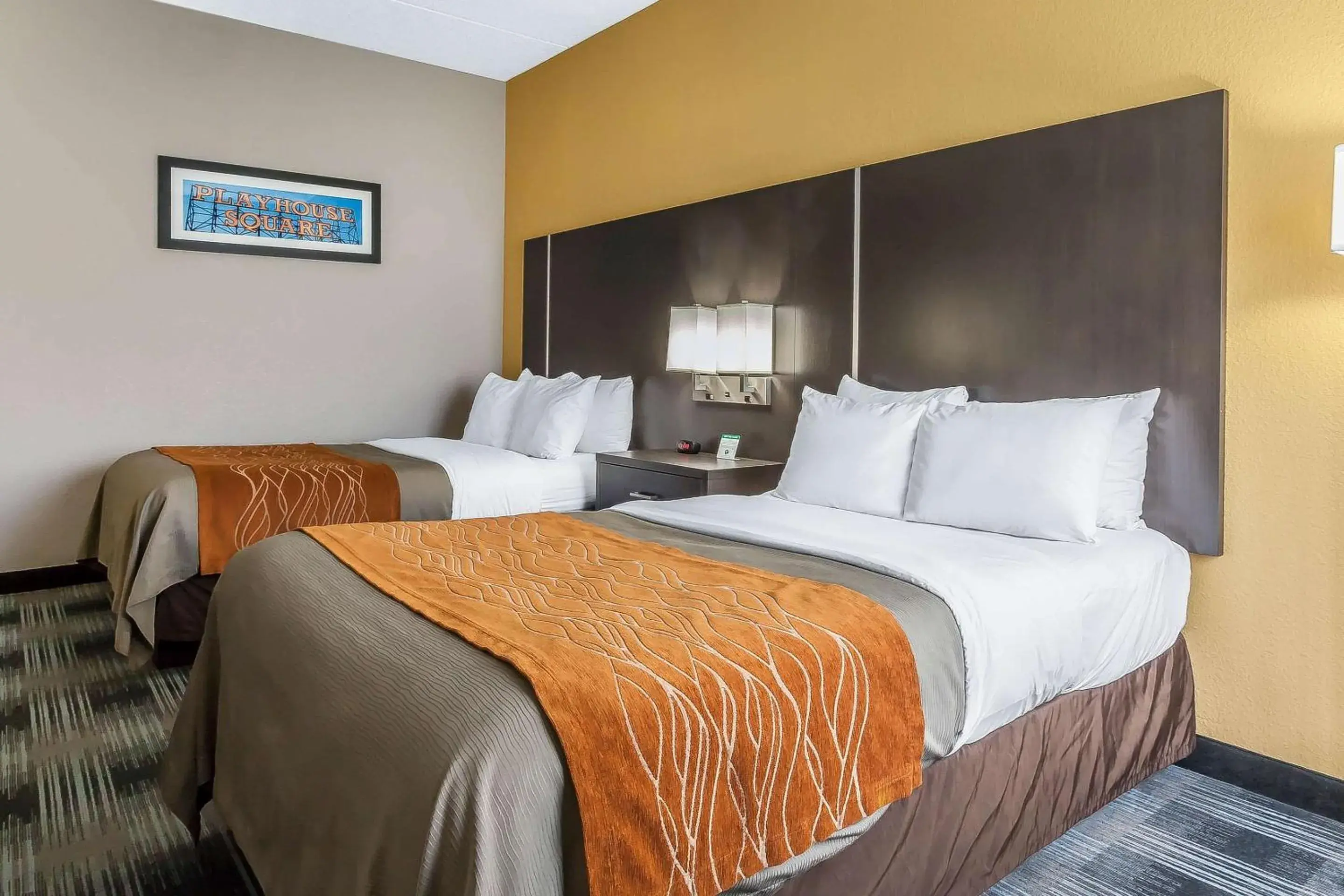 Photo of the whole room, Bed in Comfort Inn Cleveland Airport Photo of the whole room, Bed in Comfort Inn Cleveland Airport