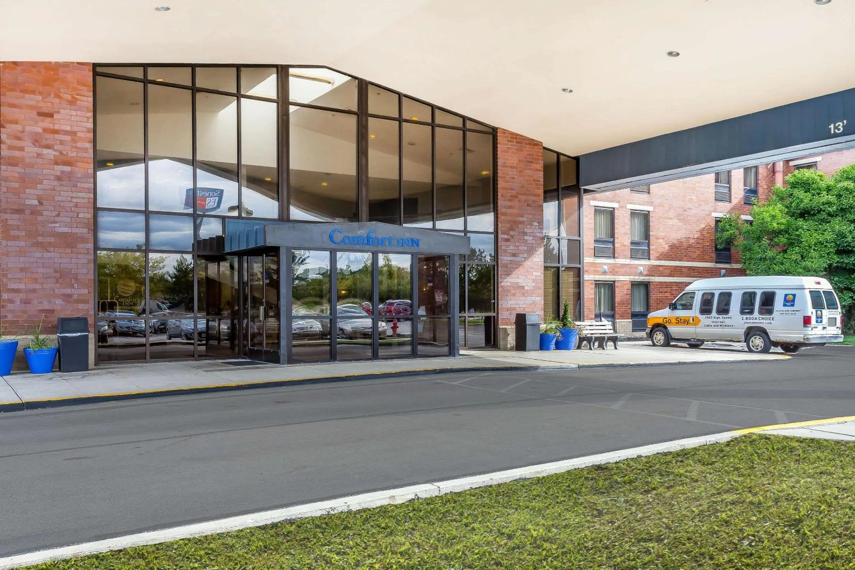 Property building in Comfort Inn Cleveland Airport