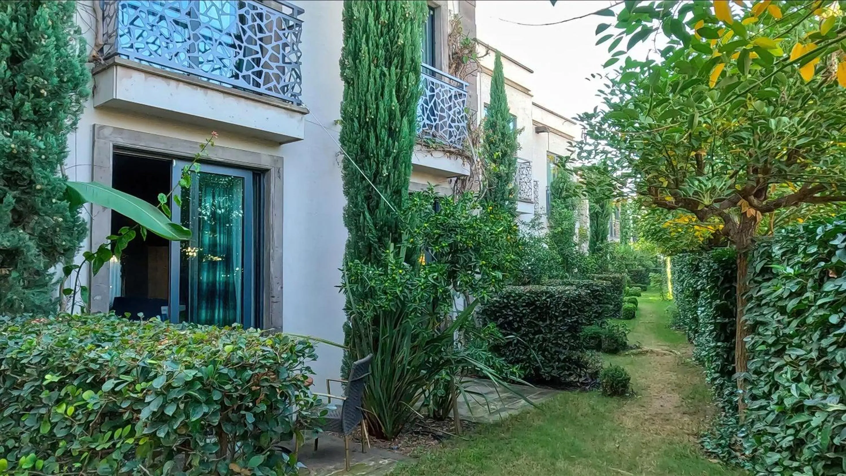 Garden in Sandora Boutiuqe Hotel