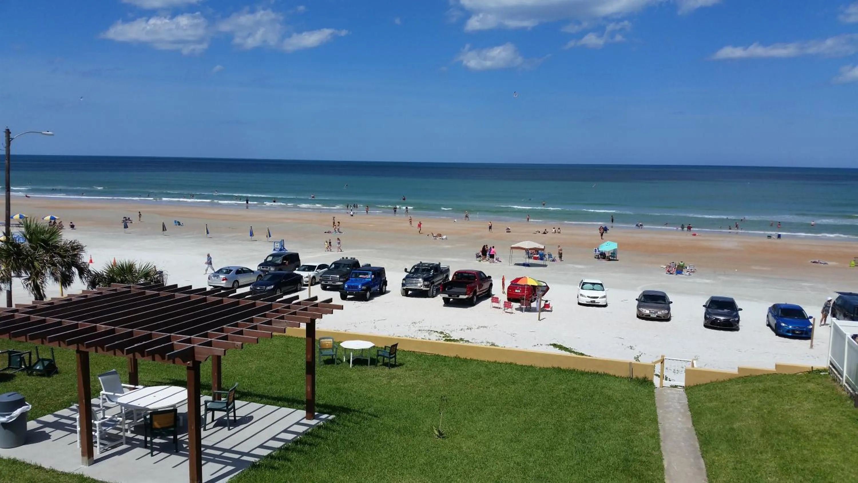 Day in Driftwood Beach Motel