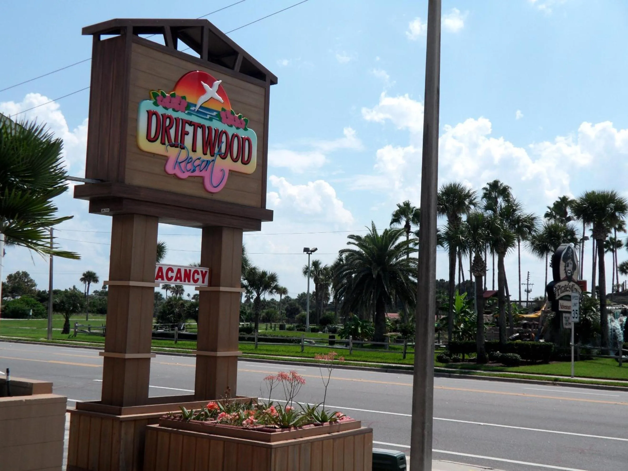 Facade/entrance in Driftwood Beach Motel