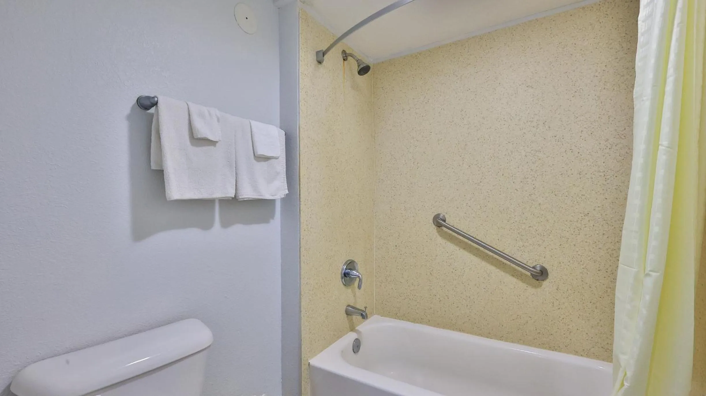 Bathroom in Driftwood Beach Motel