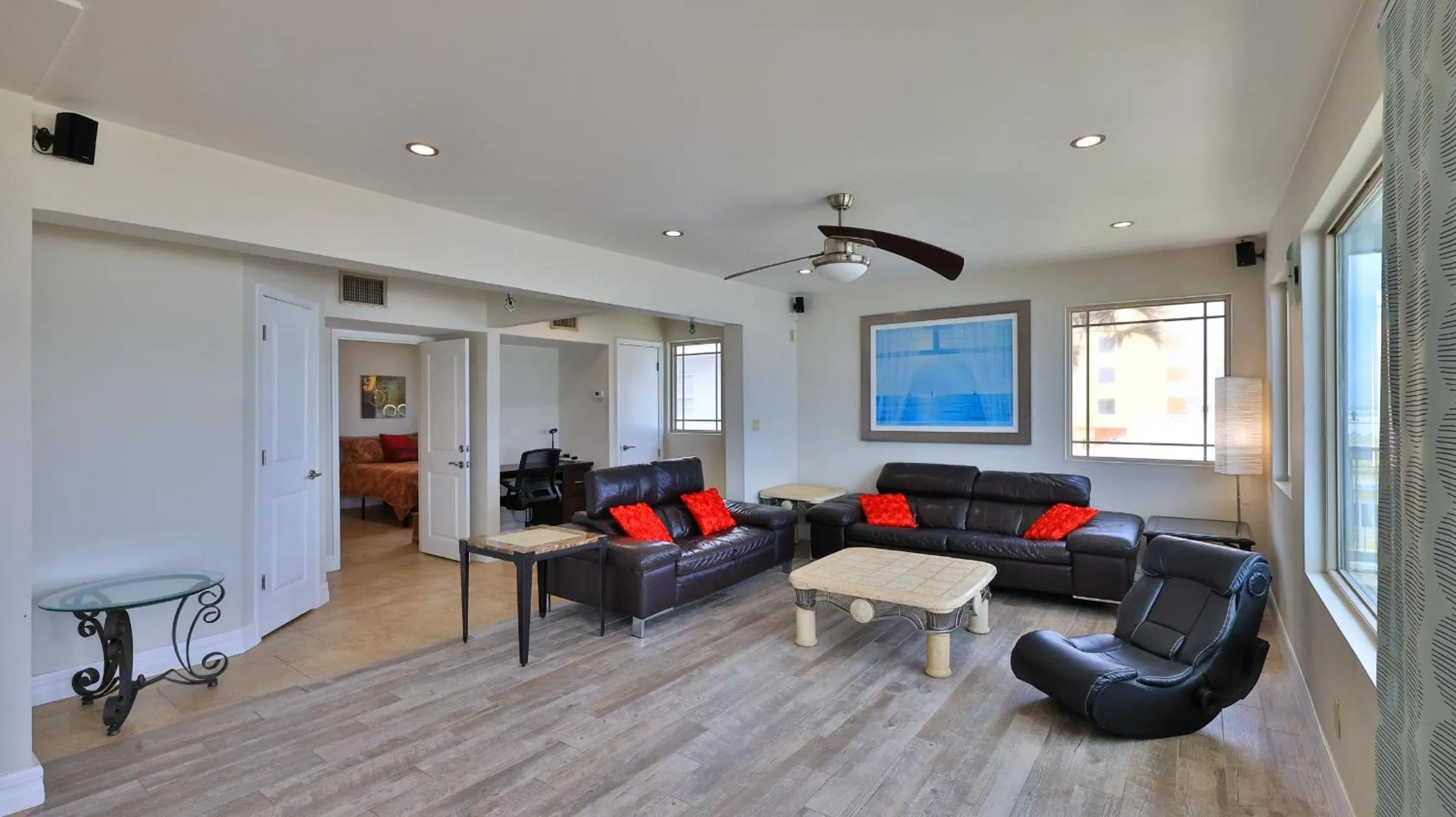 Living room in Driftwood Beach Motel