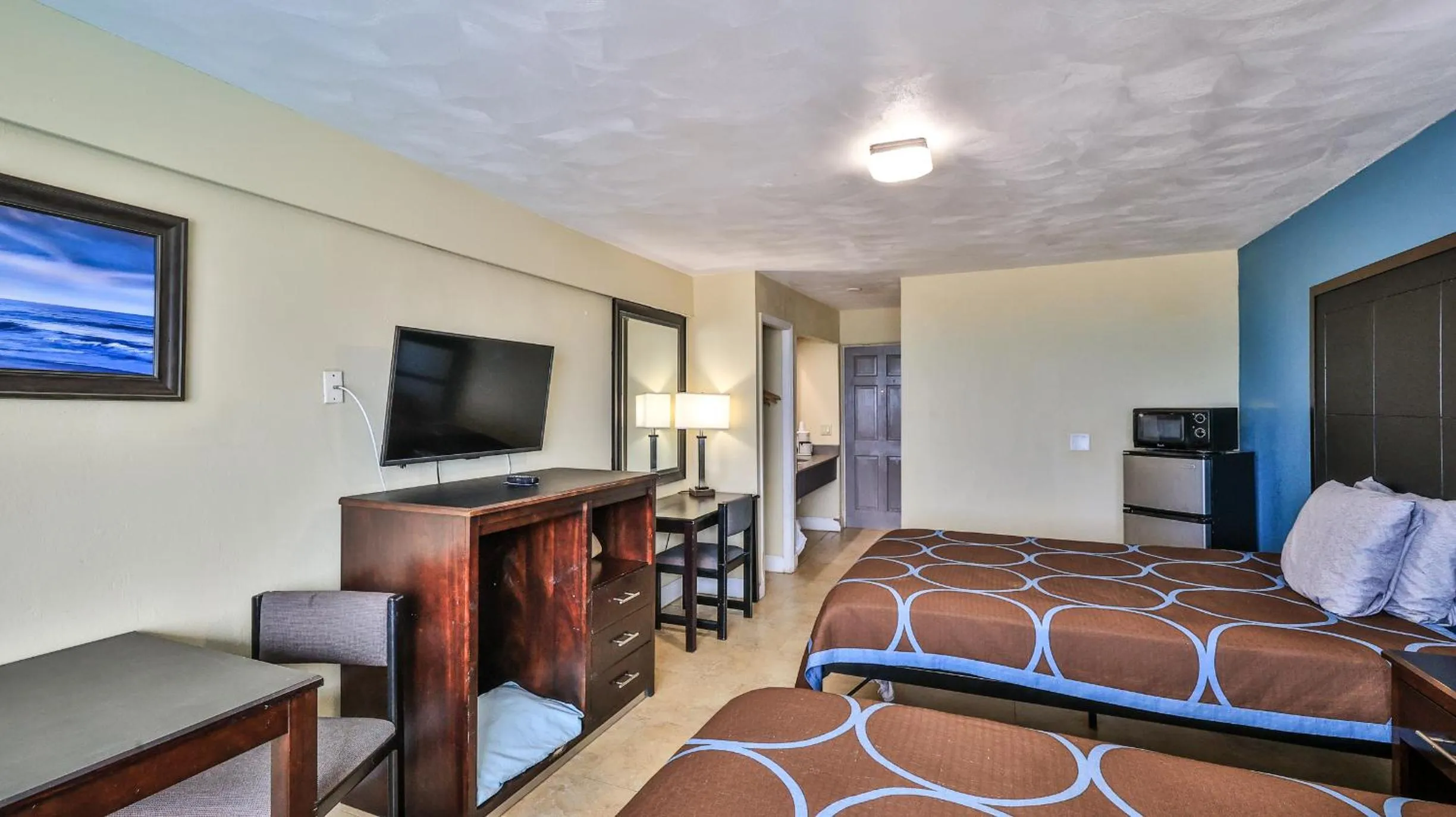 Bed in Driftwood Beach Motel