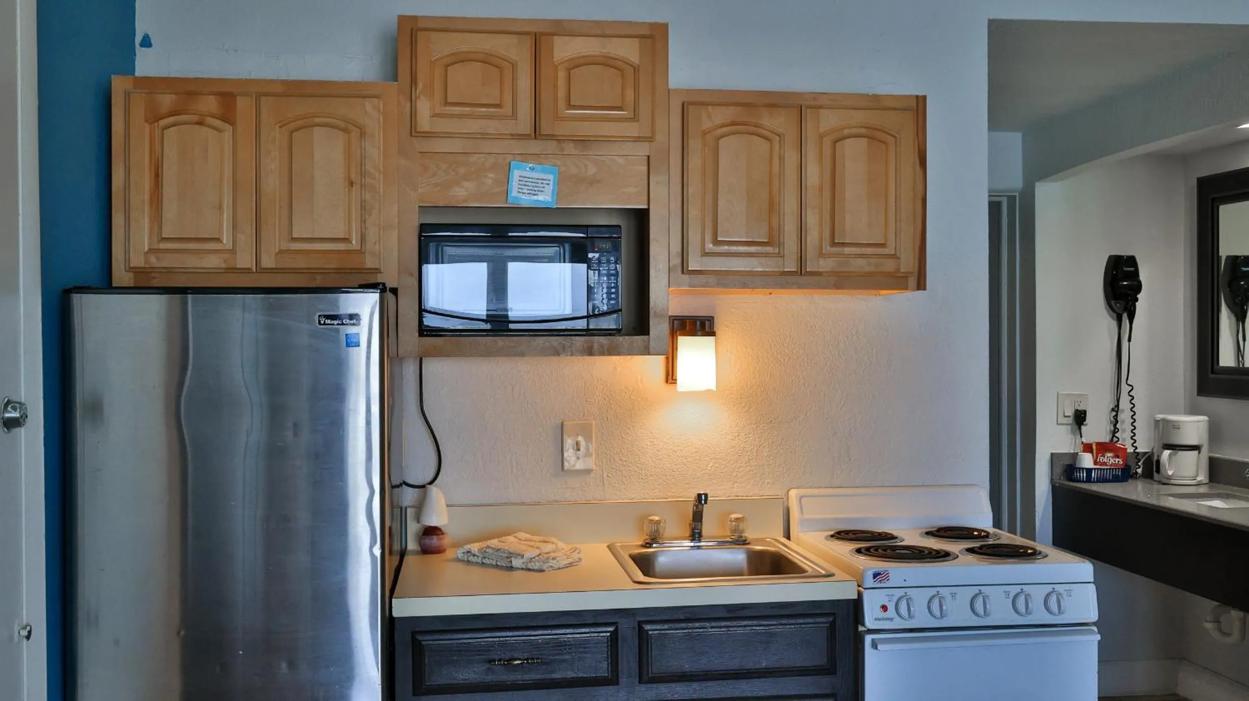Kitchen or kitchenette in Driftwood Beach Motel