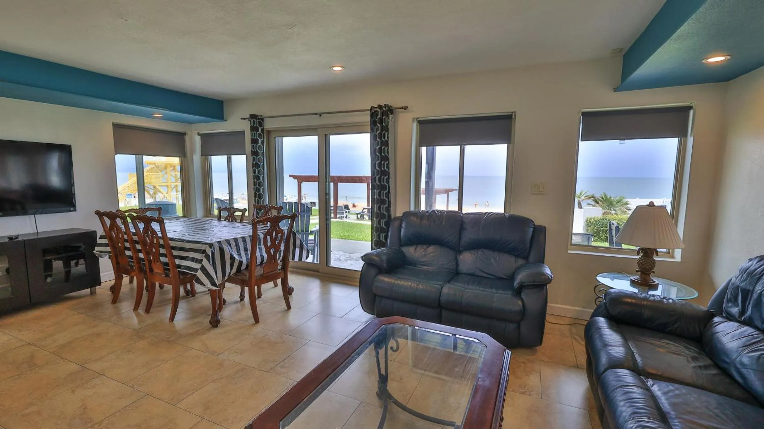 Living room in Driftwood Beach Motel