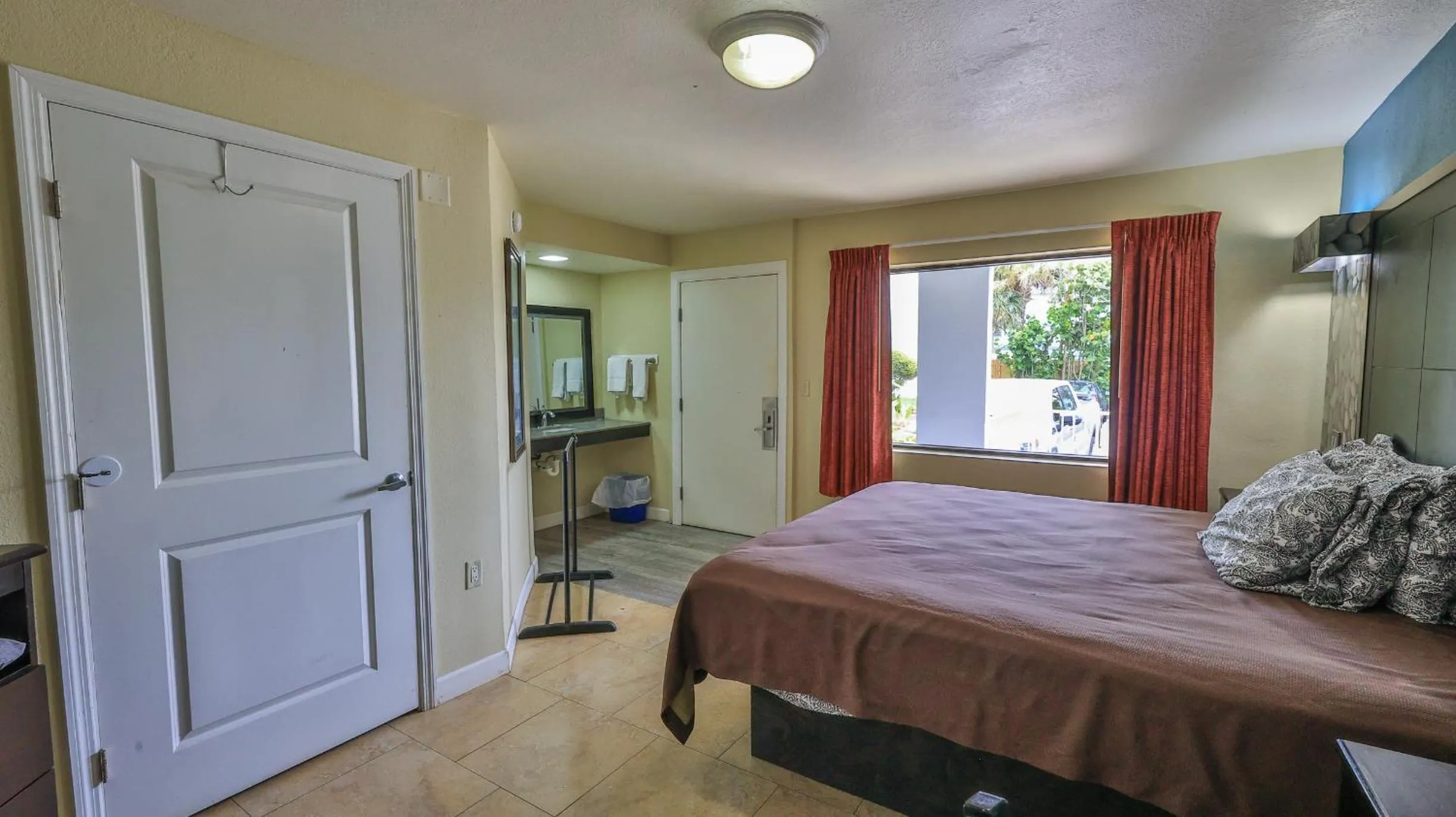 Photo of the whole room, Bed in Driftwood Beach Motel