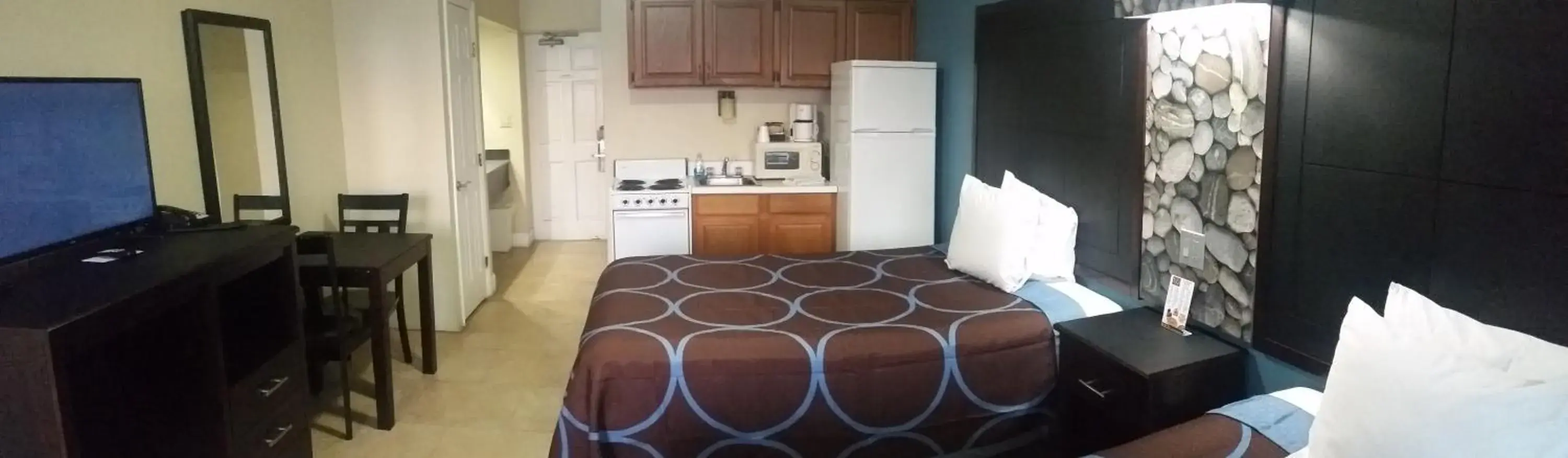 Bedroom in Driftwood Beach Motel Bedroom in Driftwood Beach Motel