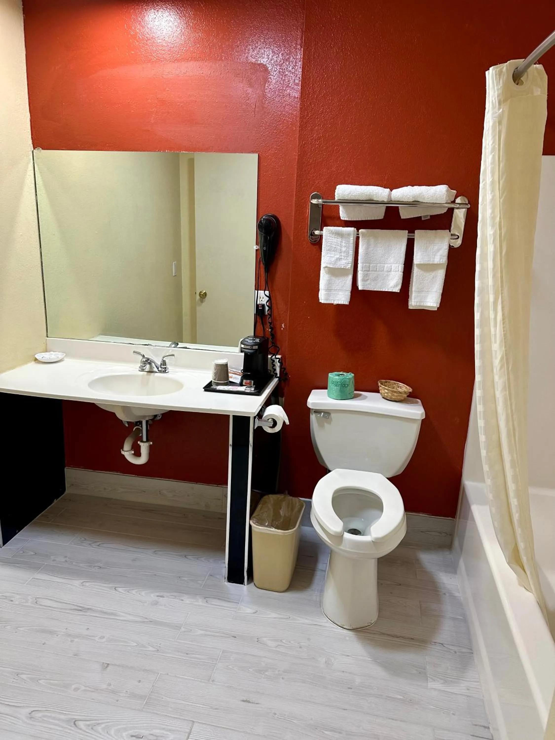 Bathroom in Western Plaza Inn